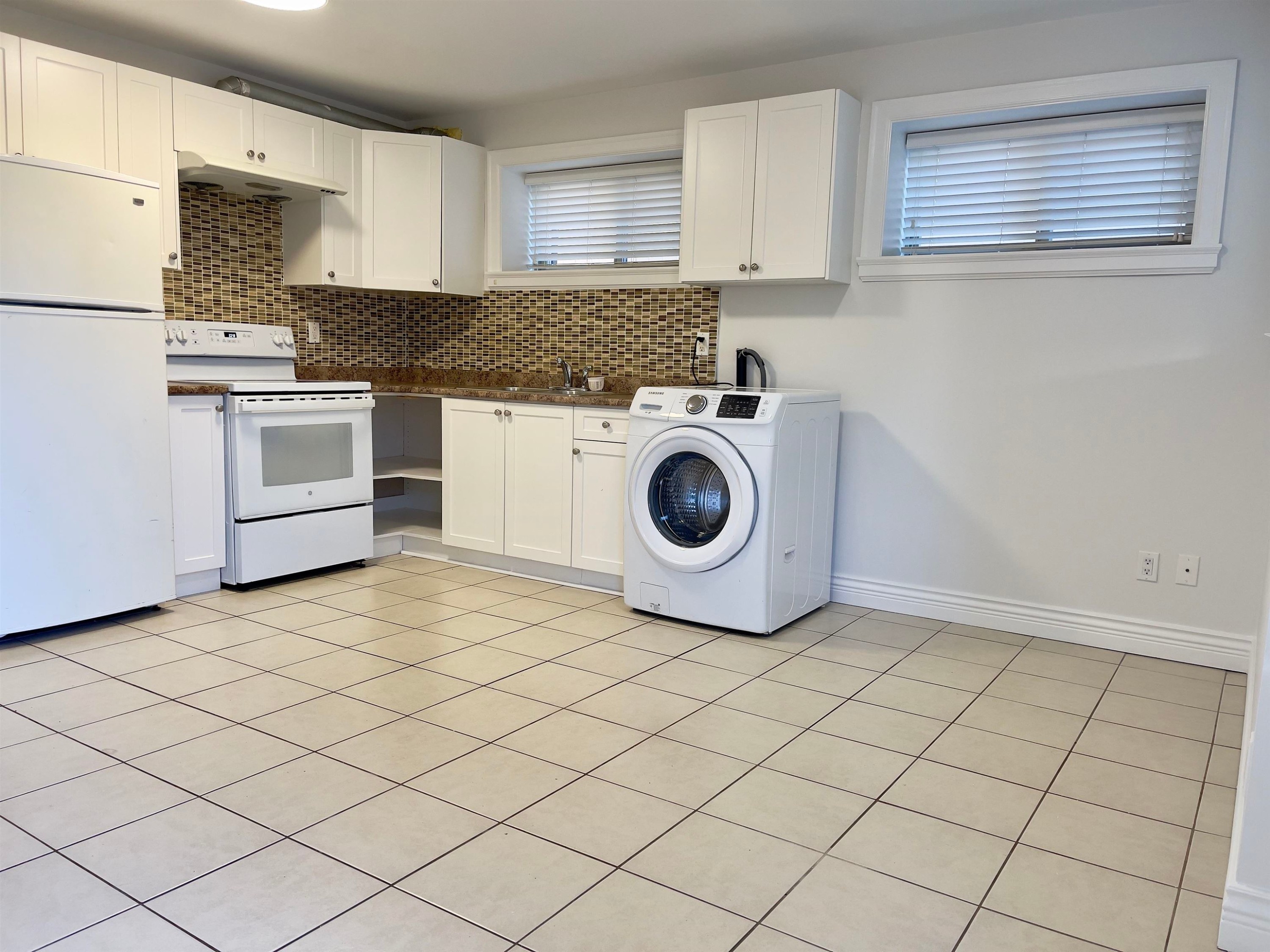 2-3787 Elmwood Street, Burnaby, BC