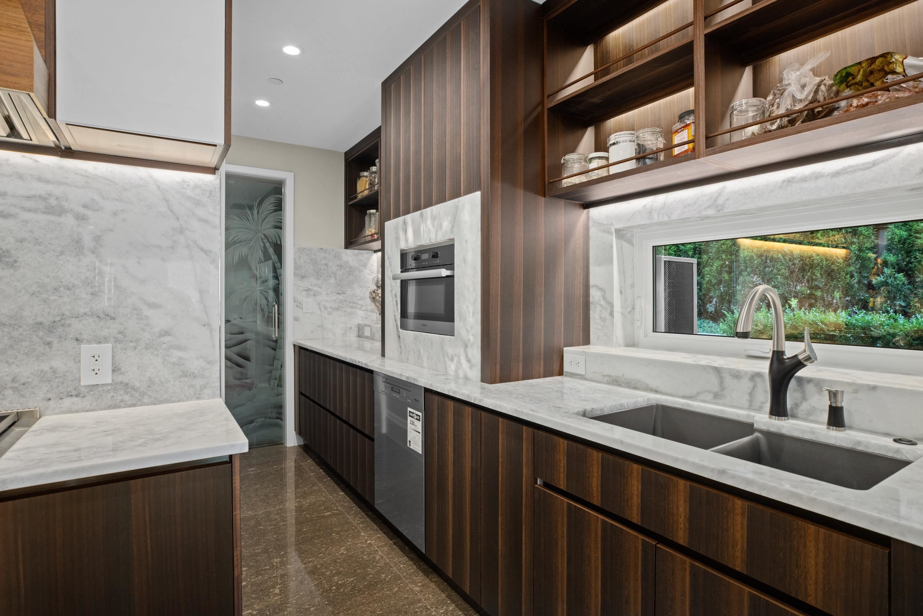 1436 Sandhurst Place, West Vancouver, BC