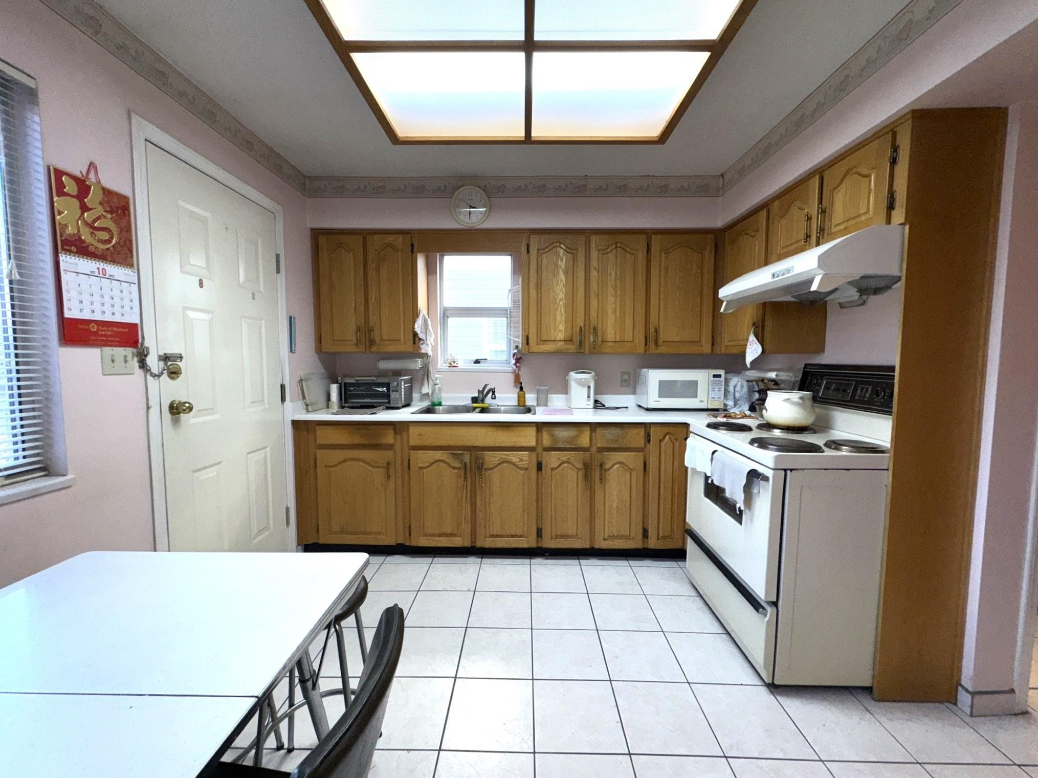 963 11Th Avenue E, Vancouver, BC