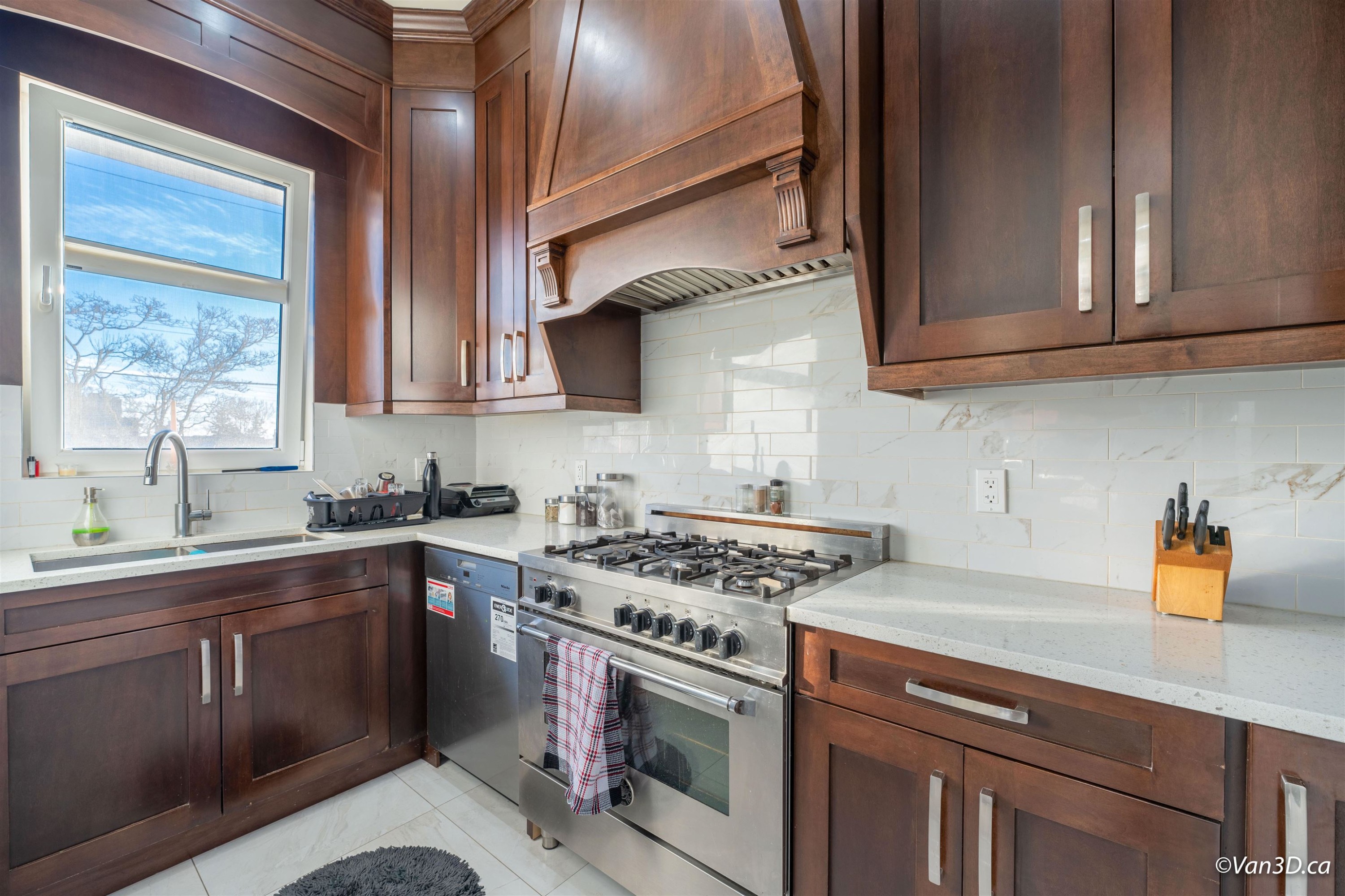 146 40Th Avenue W, Vancouver, BC