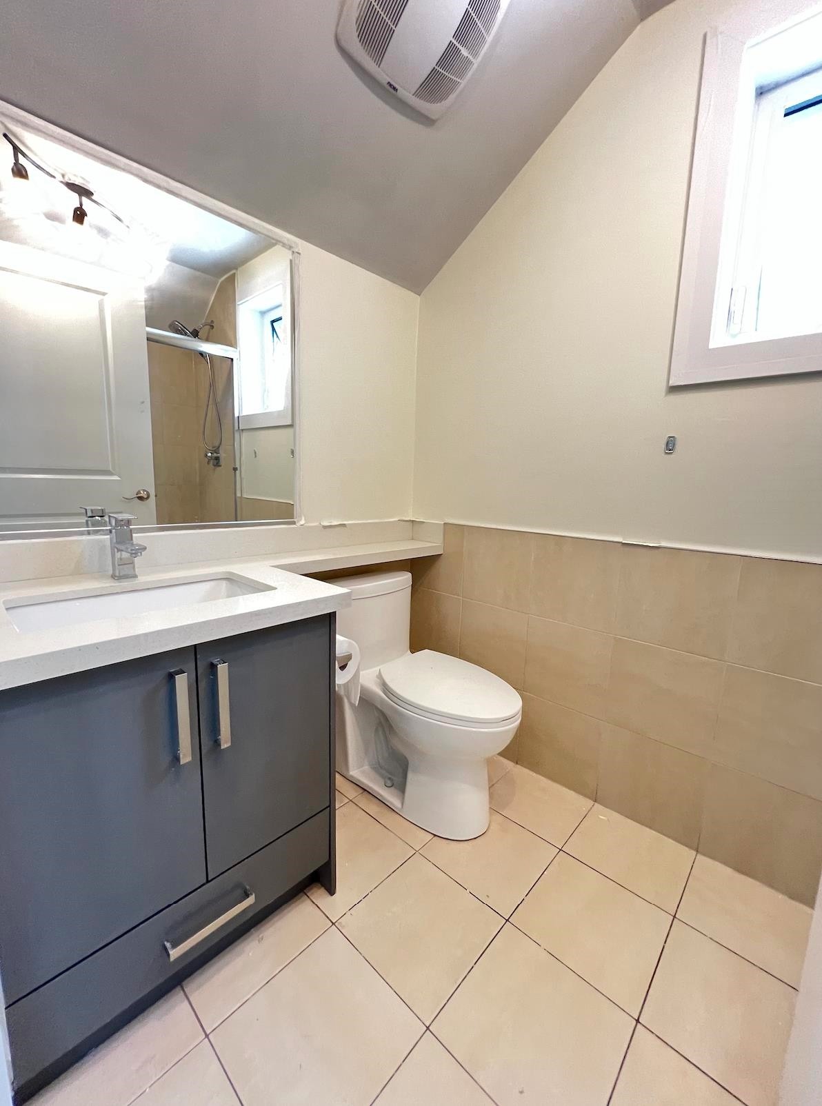 6752 Dumfries, Vancouver, BC