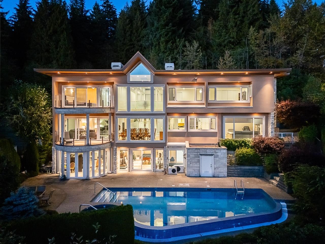1562 Pinecrest Drive, West Vancouver, BC