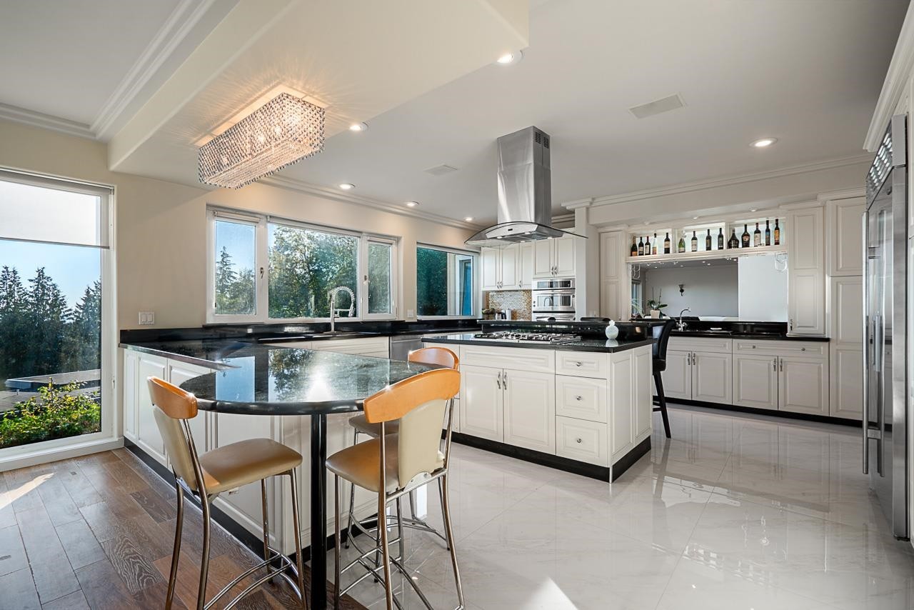 1562 Pinecrest Drive, West Vancouver, BC