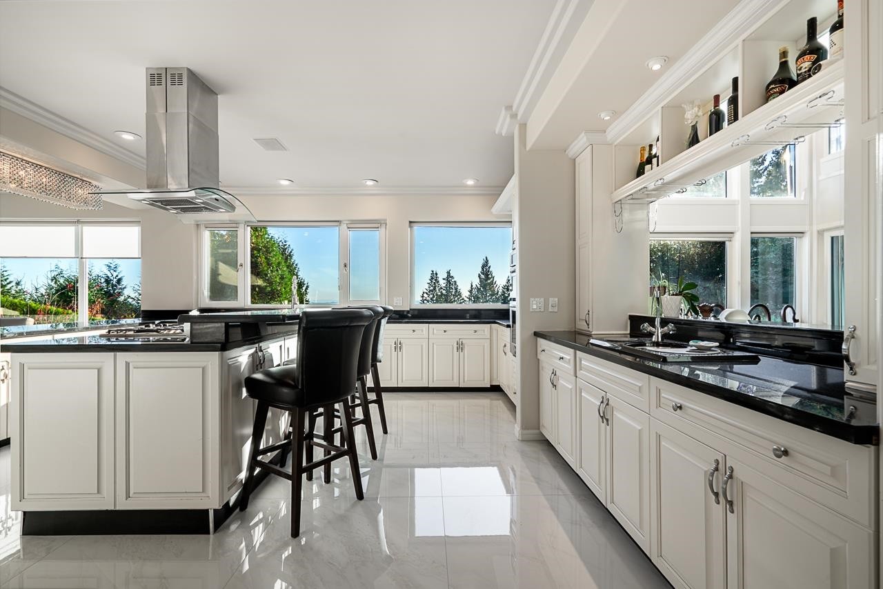 1562 Pinecrest Drive, West Vancouver, BC