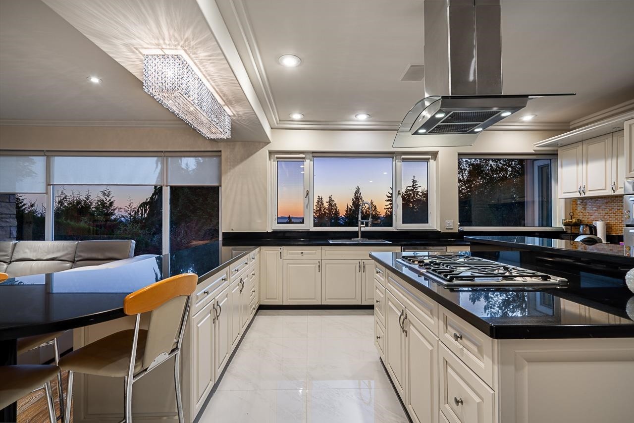 1562 Pinecrest Drive, West Vancouver, BC