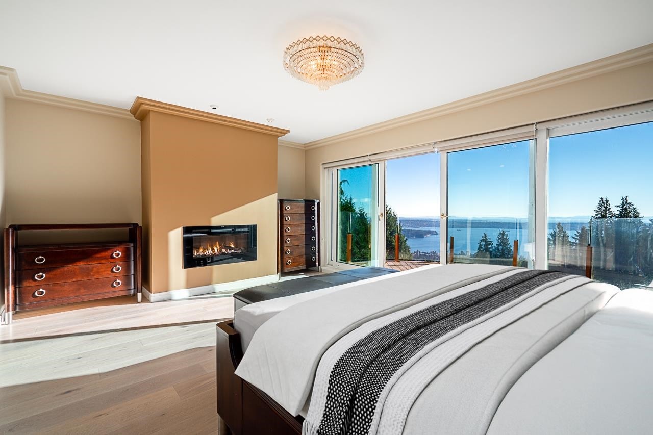 1562 Pinecrest Drive, West Vancouver, BC