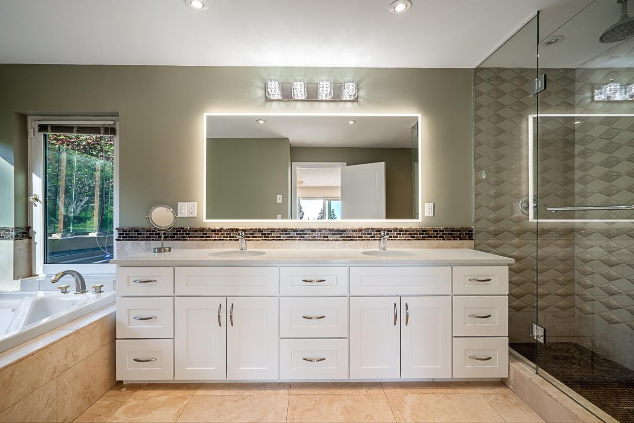 1562 Pinecrest Drive, West Vancouver, BC