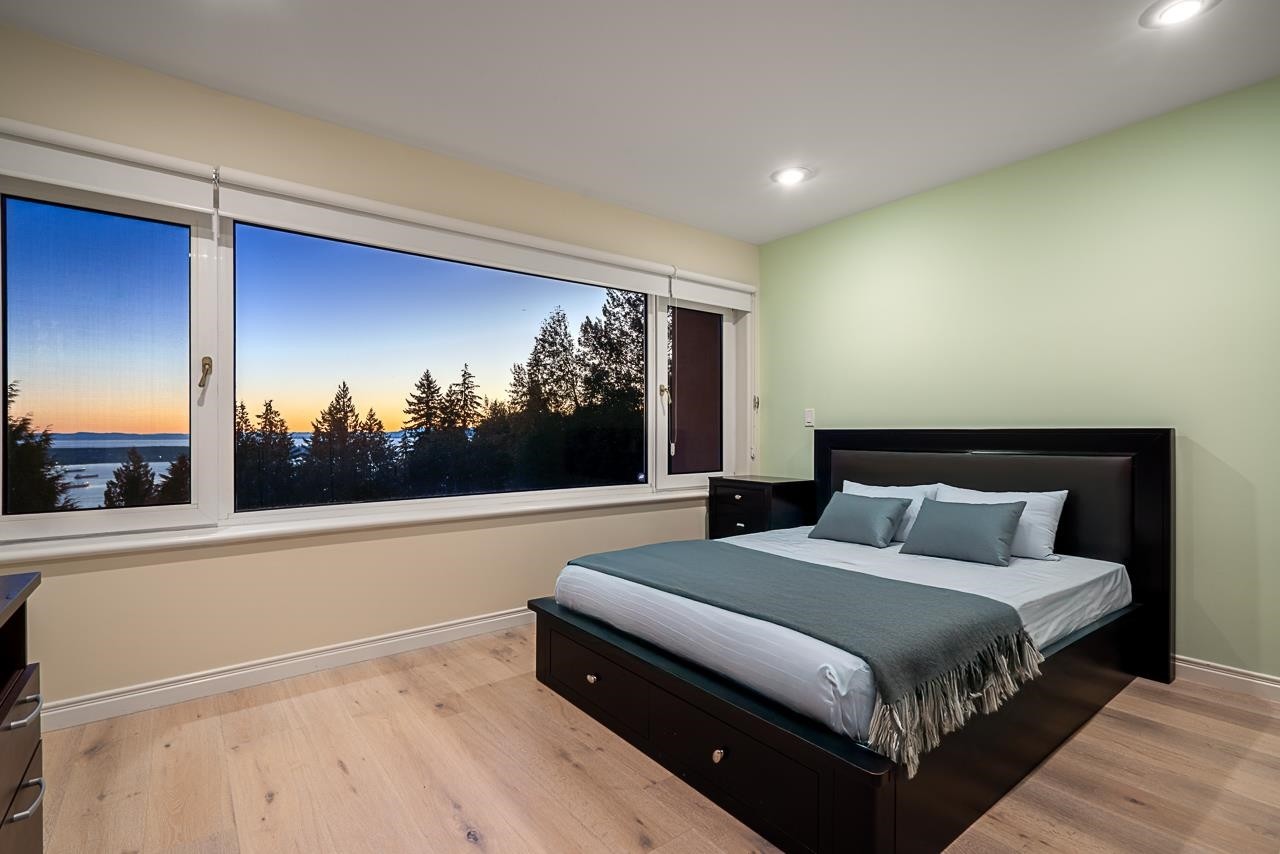 1562 Pinecrest Drive, West Vancouver, BC