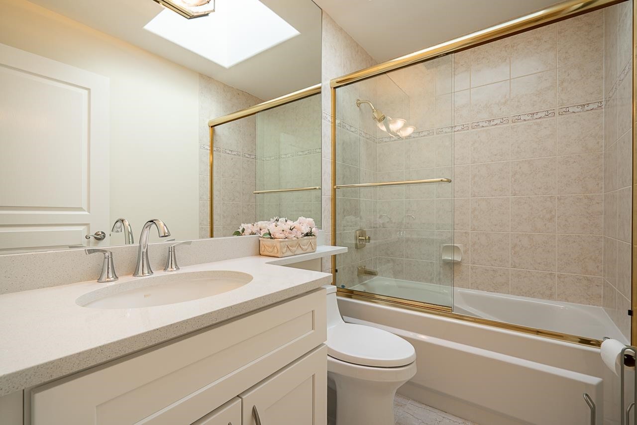 1562 Pinecrest Drive, West Vancouver, BC
