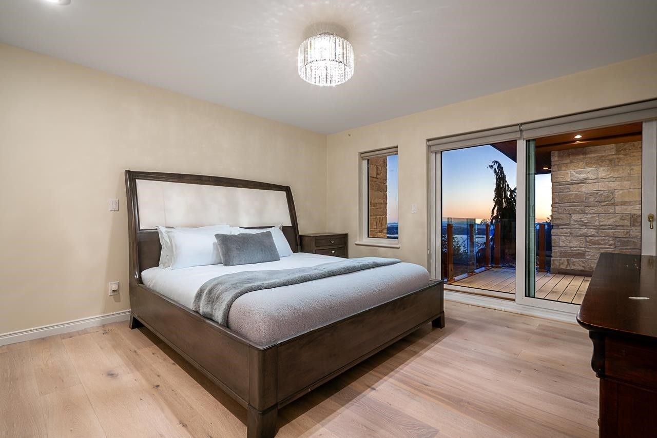 1562 Pinecrest Drive, West Vancouver, BC