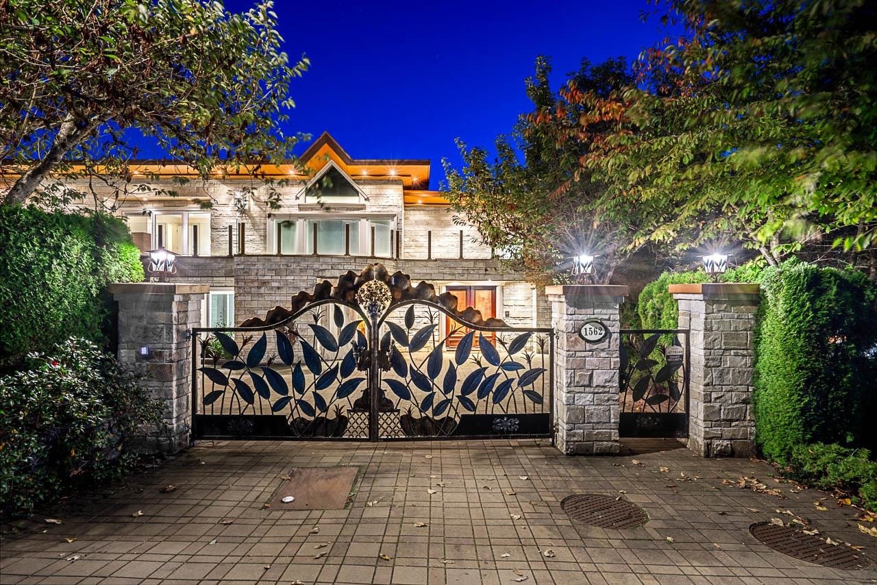 1562 Pinecrest Drive, West Vancouver, BC
