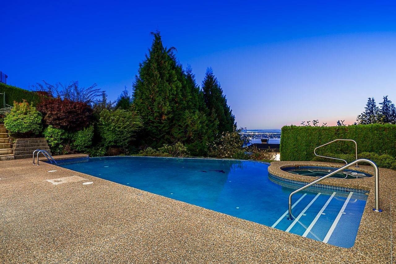 1562 Pinecrest Drive, West Vancouver, BC