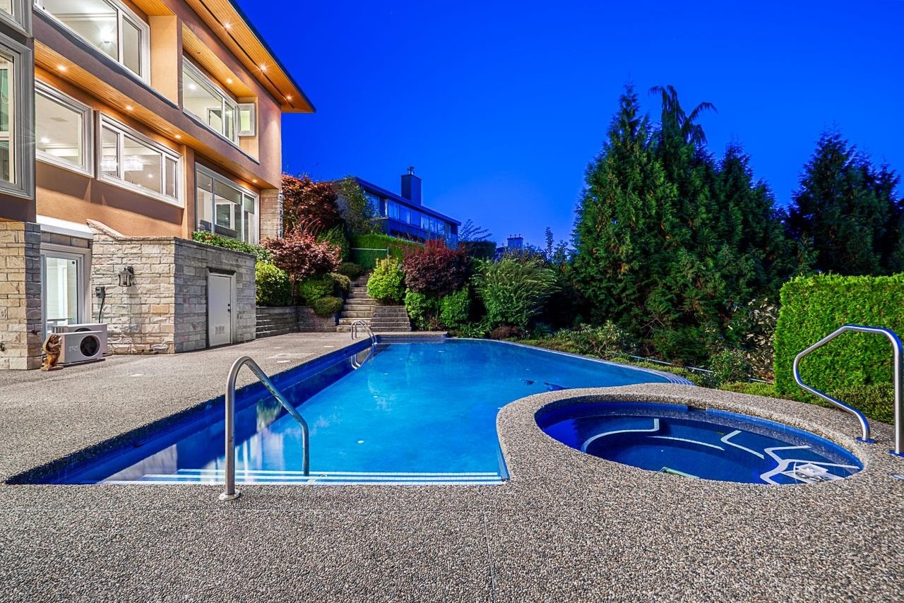 1562 Pinecrest Drive, West Vancouver, BC