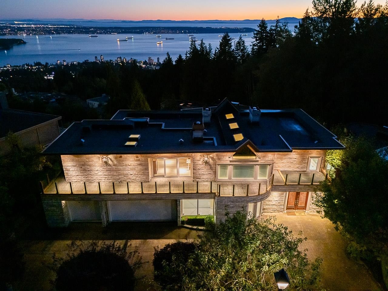 1562 Pinecrest Drive, West Vancouver, BC