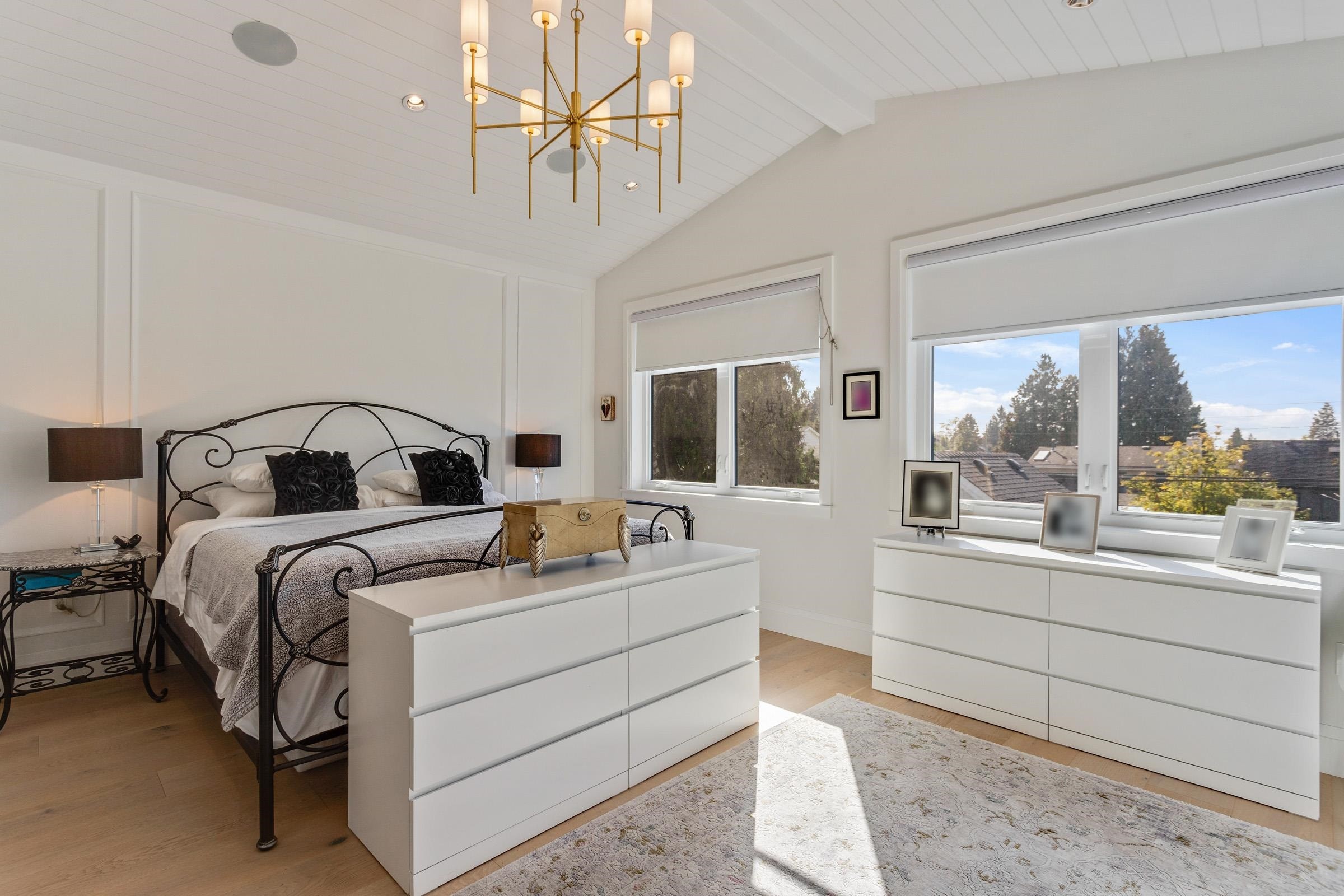 345 20Th Street E, North Vancouver, BC