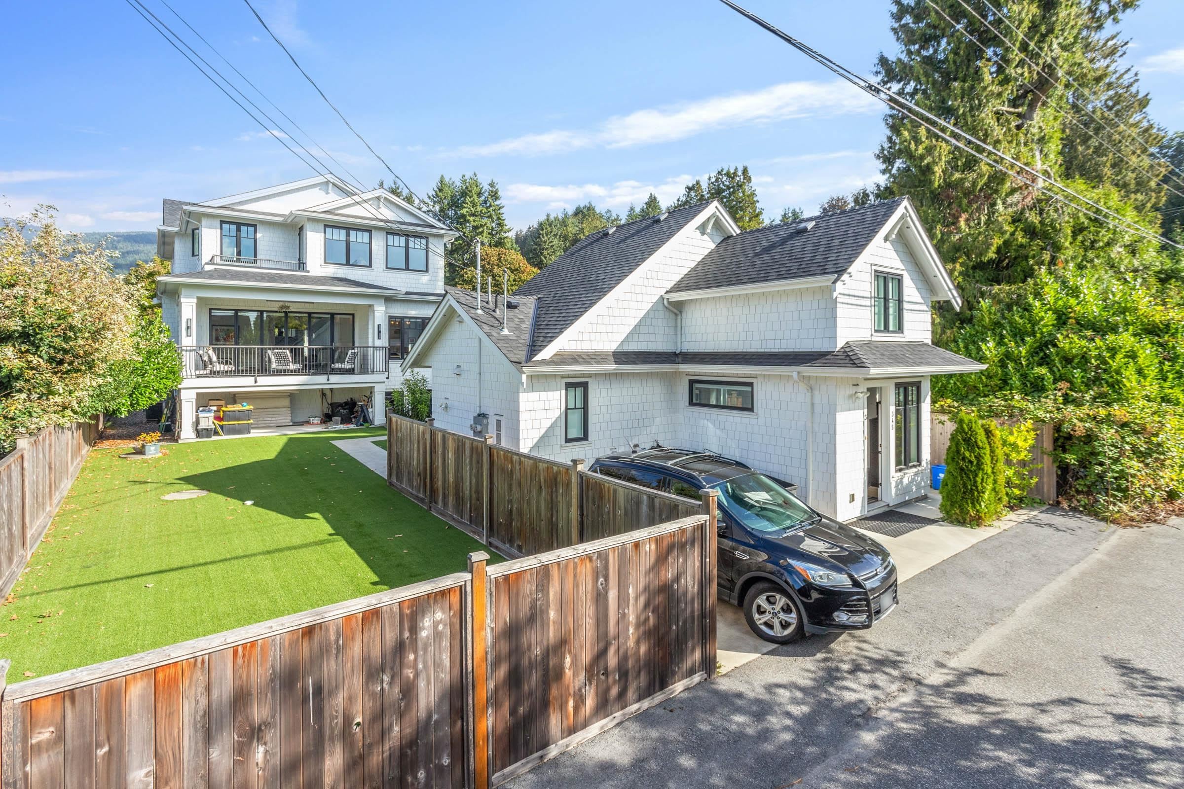 345 20Th Street E, North Vancouver, BC