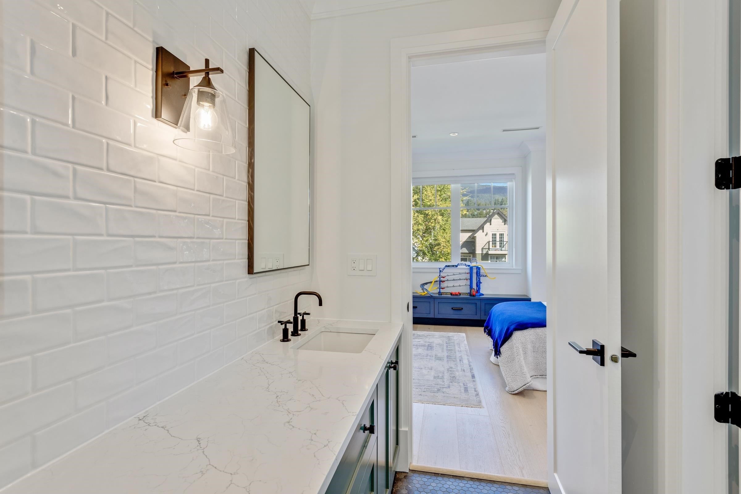 345 20Th Street E, North Vancouver, BC