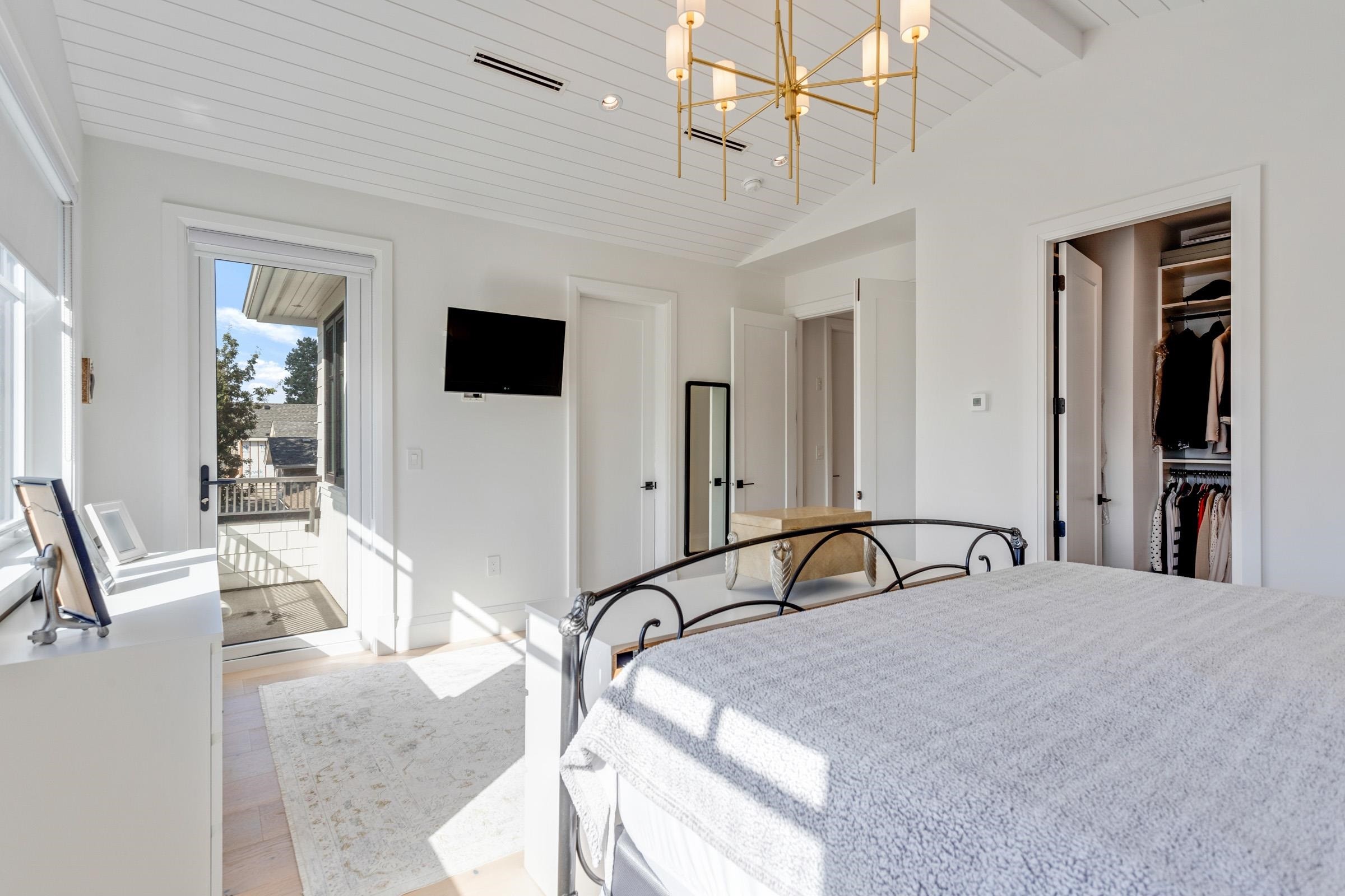 345 20Th Street E, North Vancouver, BC