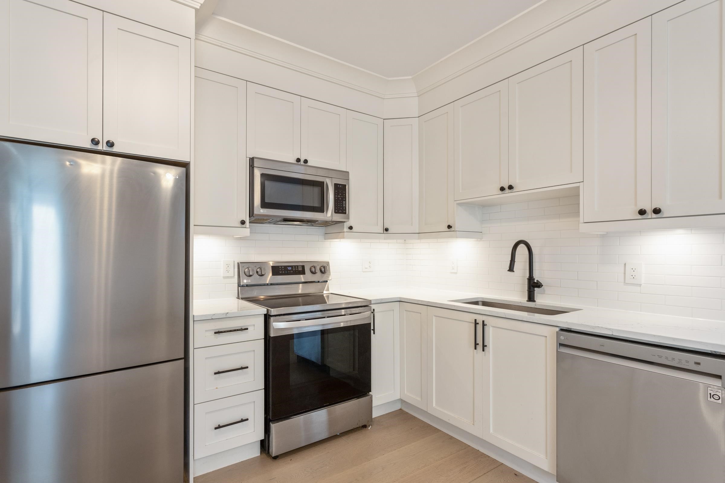 345 20Th Street E, North Vancouver, BC