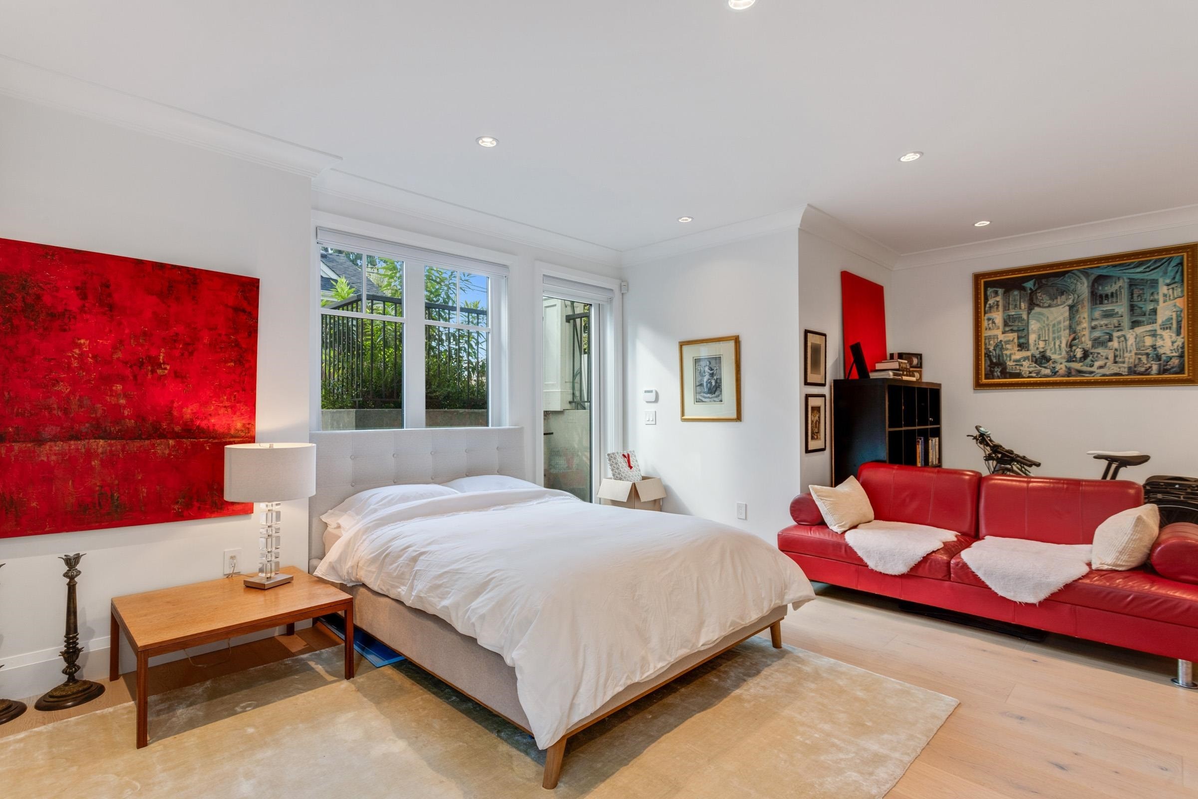 345 20Th Street E, North Vancouver, BC