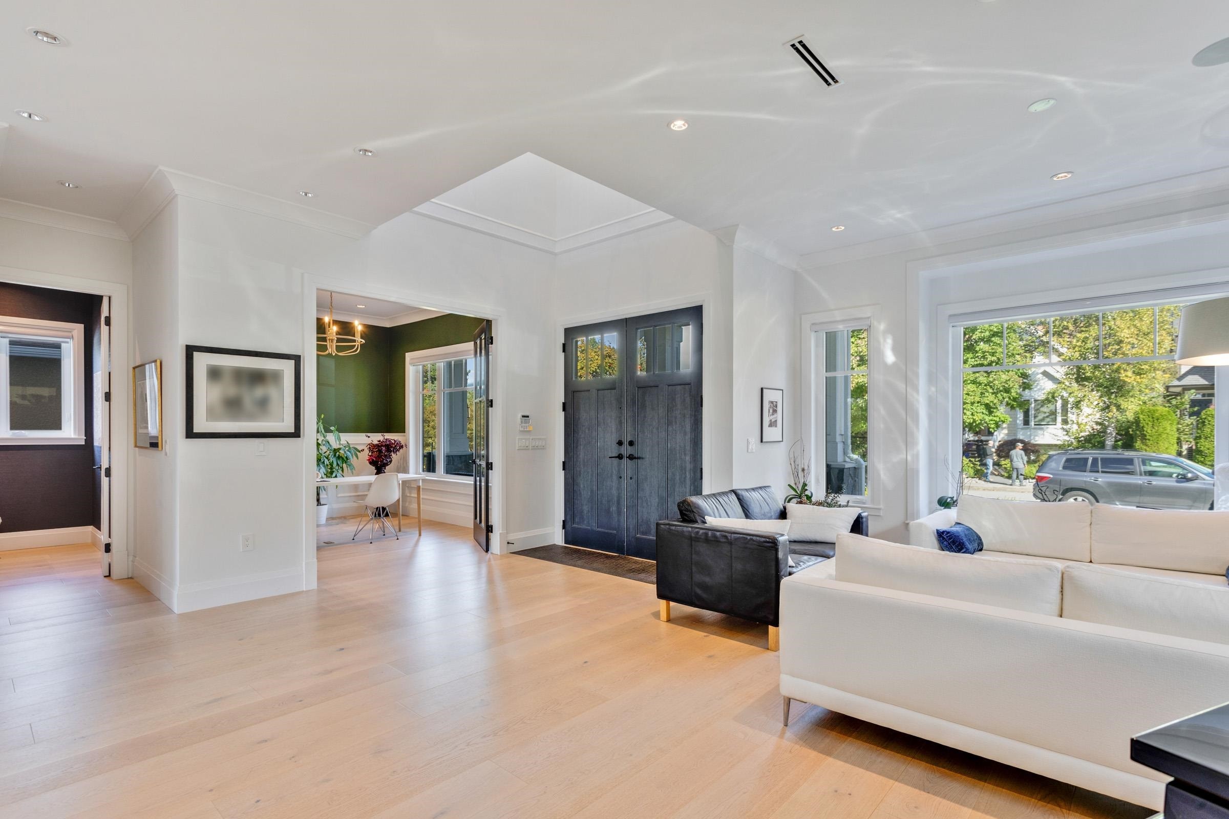 345 20Th Street E, North Vancouver, BC