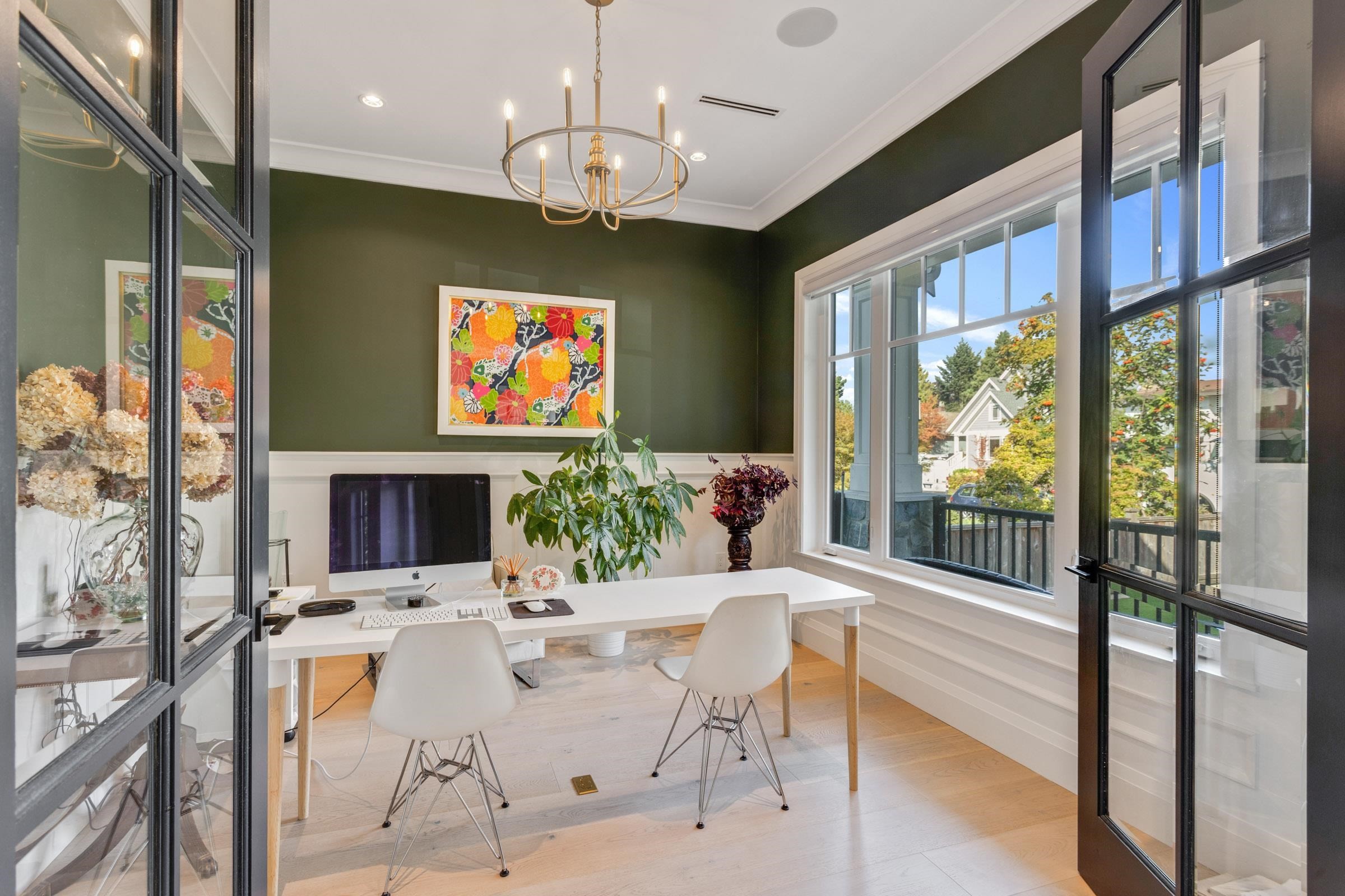 345 20Th Street E, North Vancouver, BC