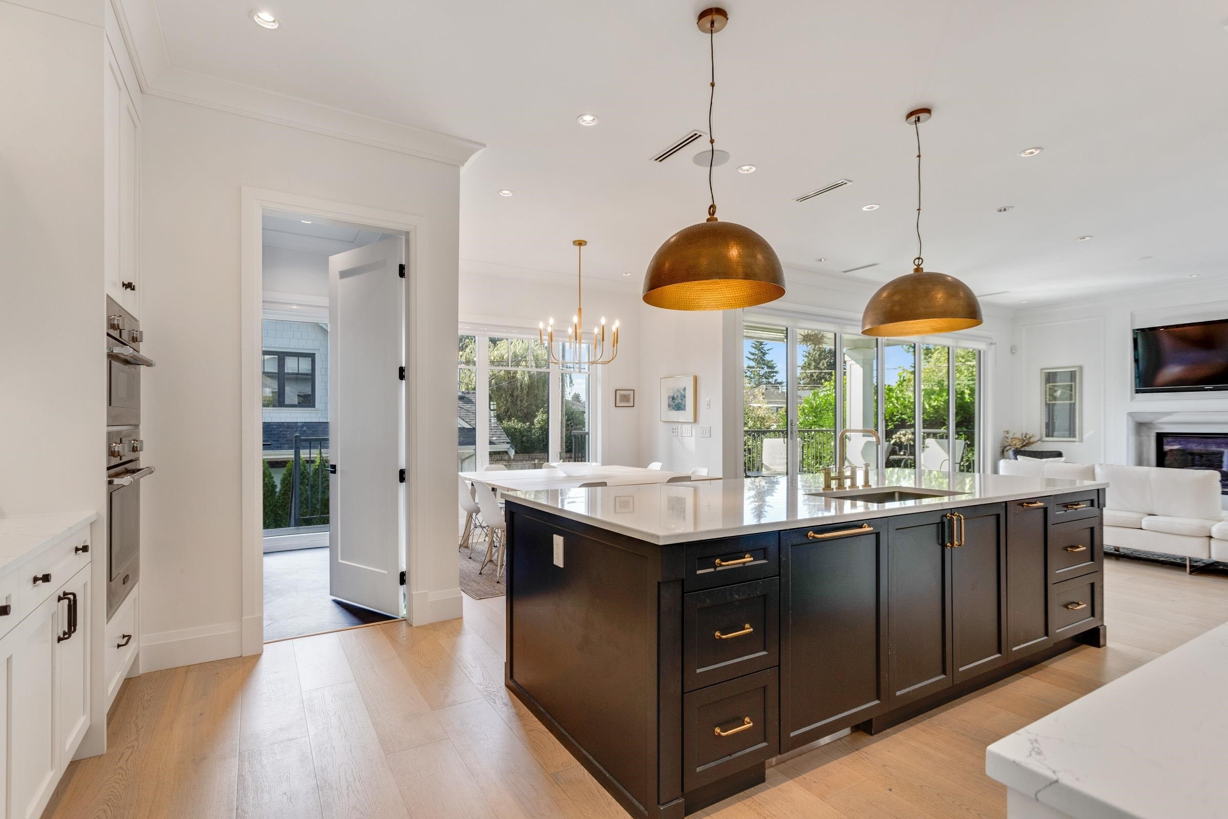 345 20Th Street E, North Vancouver, BC