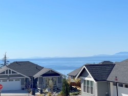 6078 Kingbird Avenue Sechelt, BC V7Z 0S4