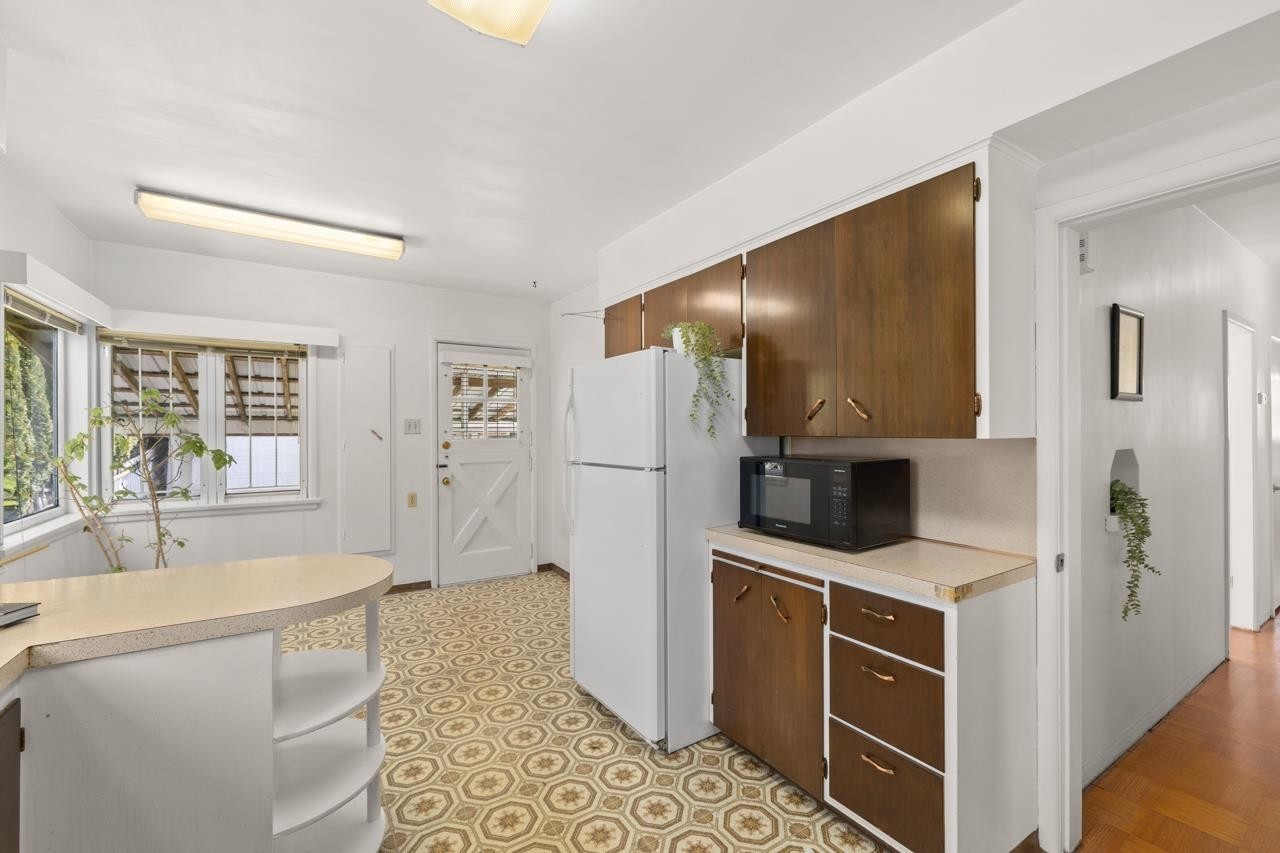 2880 Oxford Street, Vancouver, BC