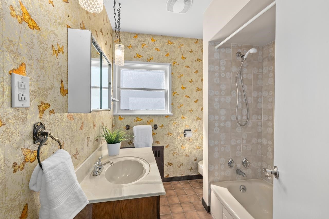 2880 Oxford Street, Vancouver, BC