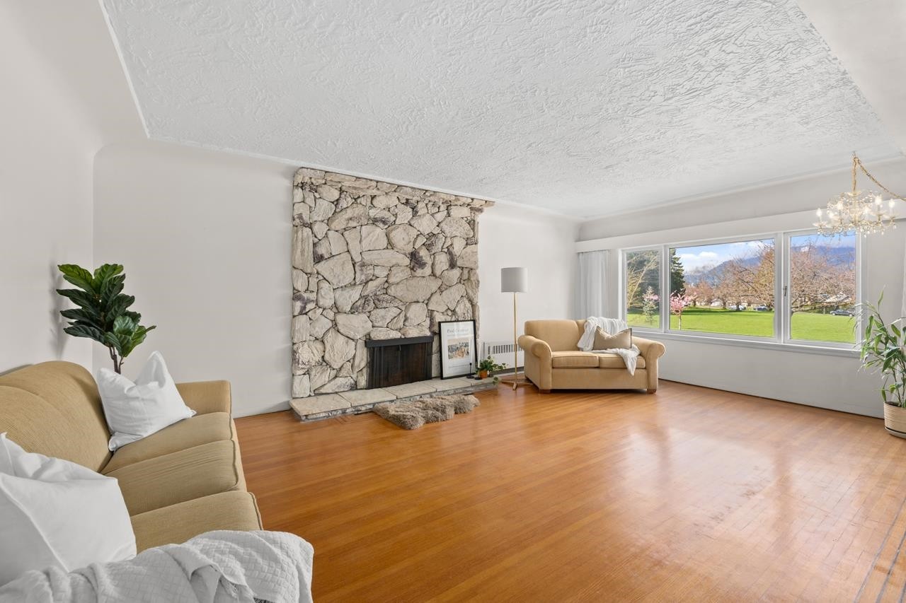 2880 Oxford Street, Vancouver, BC