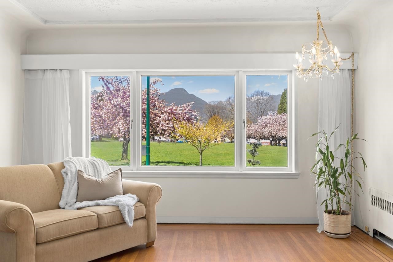 2880 Oxford Street, Vancouver, BC