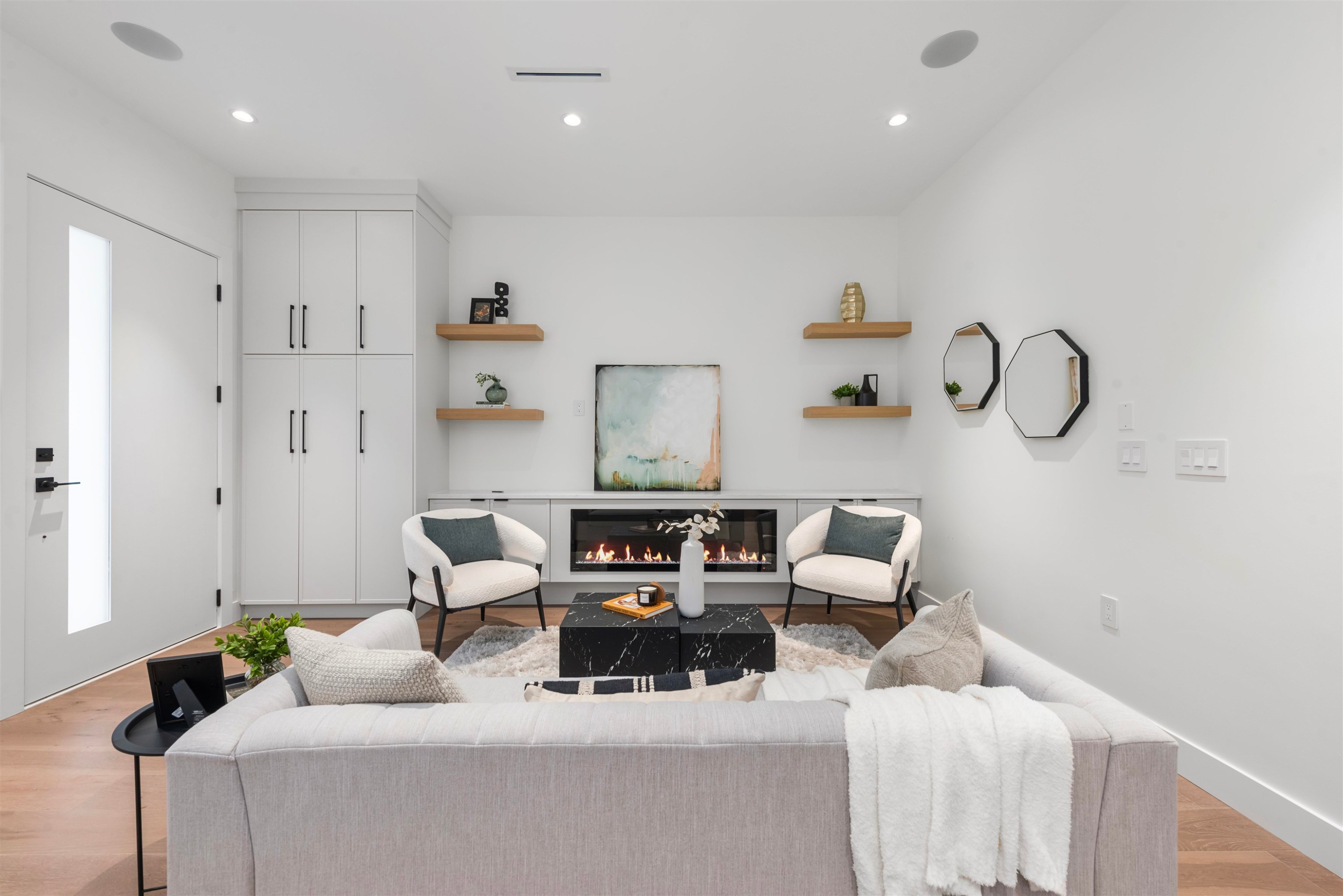 1-878 37 Avenue E, Vancouver, BC