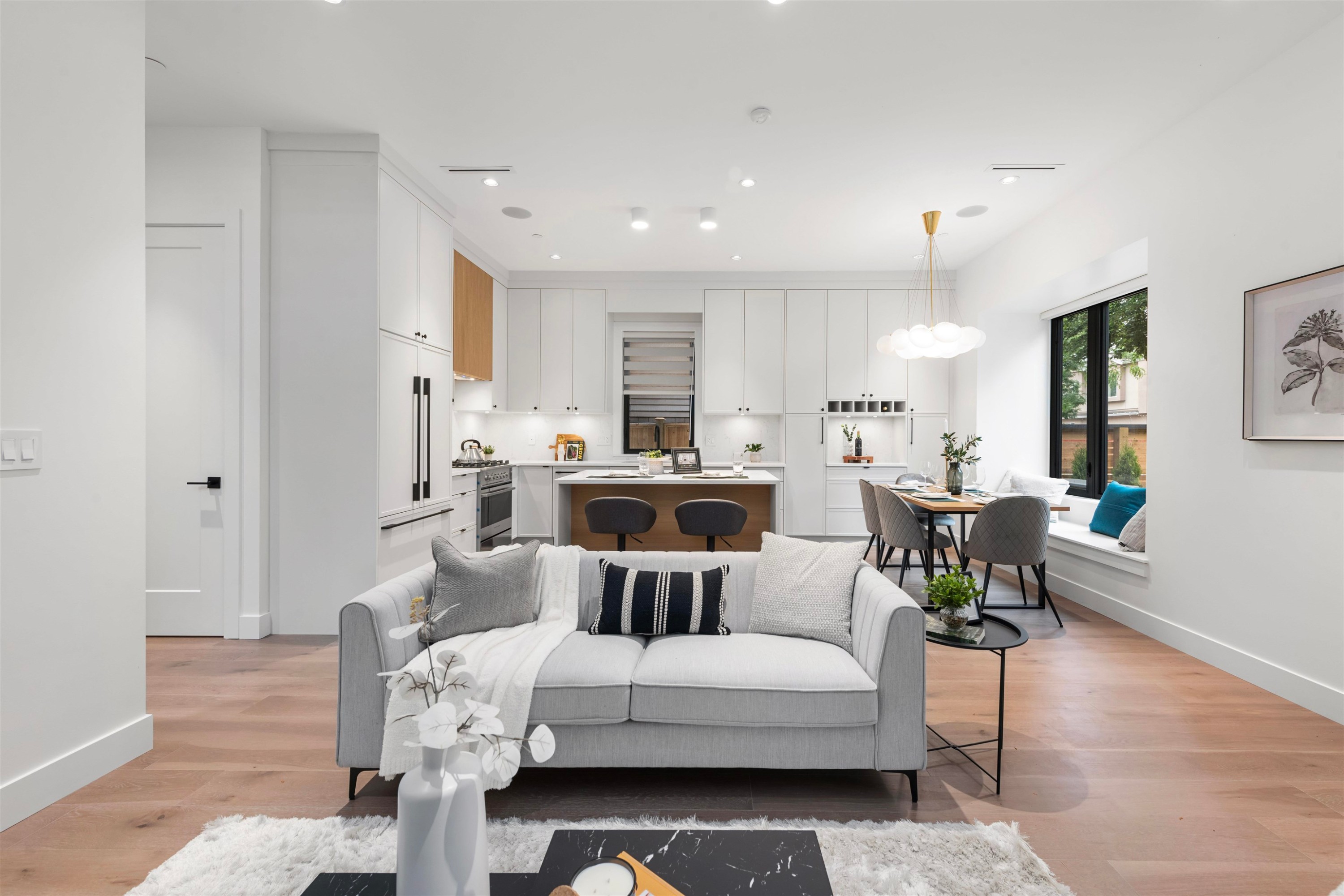 1-878 37 Avenue E, Vancouver, BC