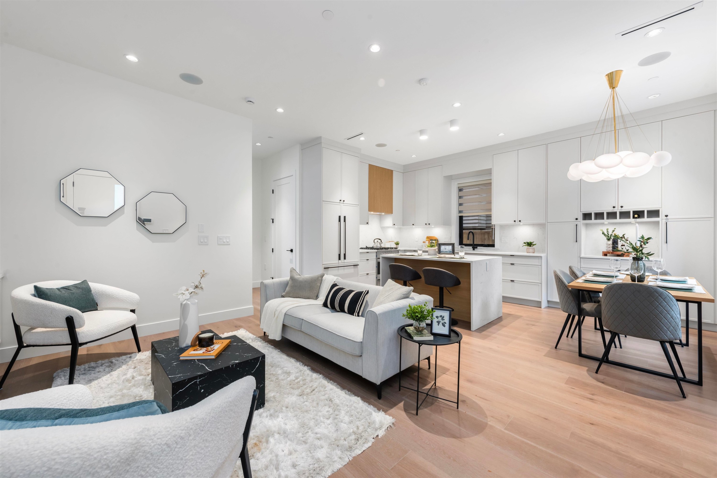 1-878 37 Avenue E, Vancouver, BC