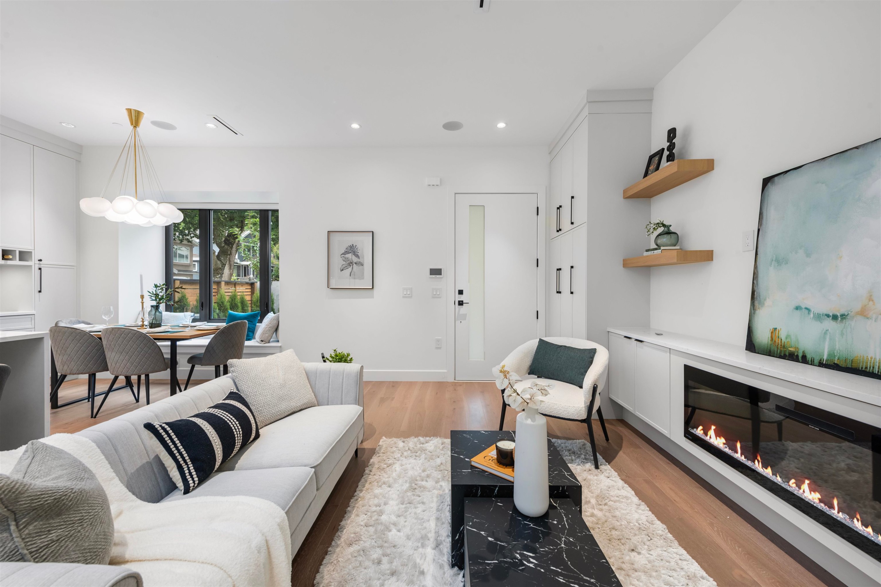 1-878 37 Avenue E, Vancouver, BC