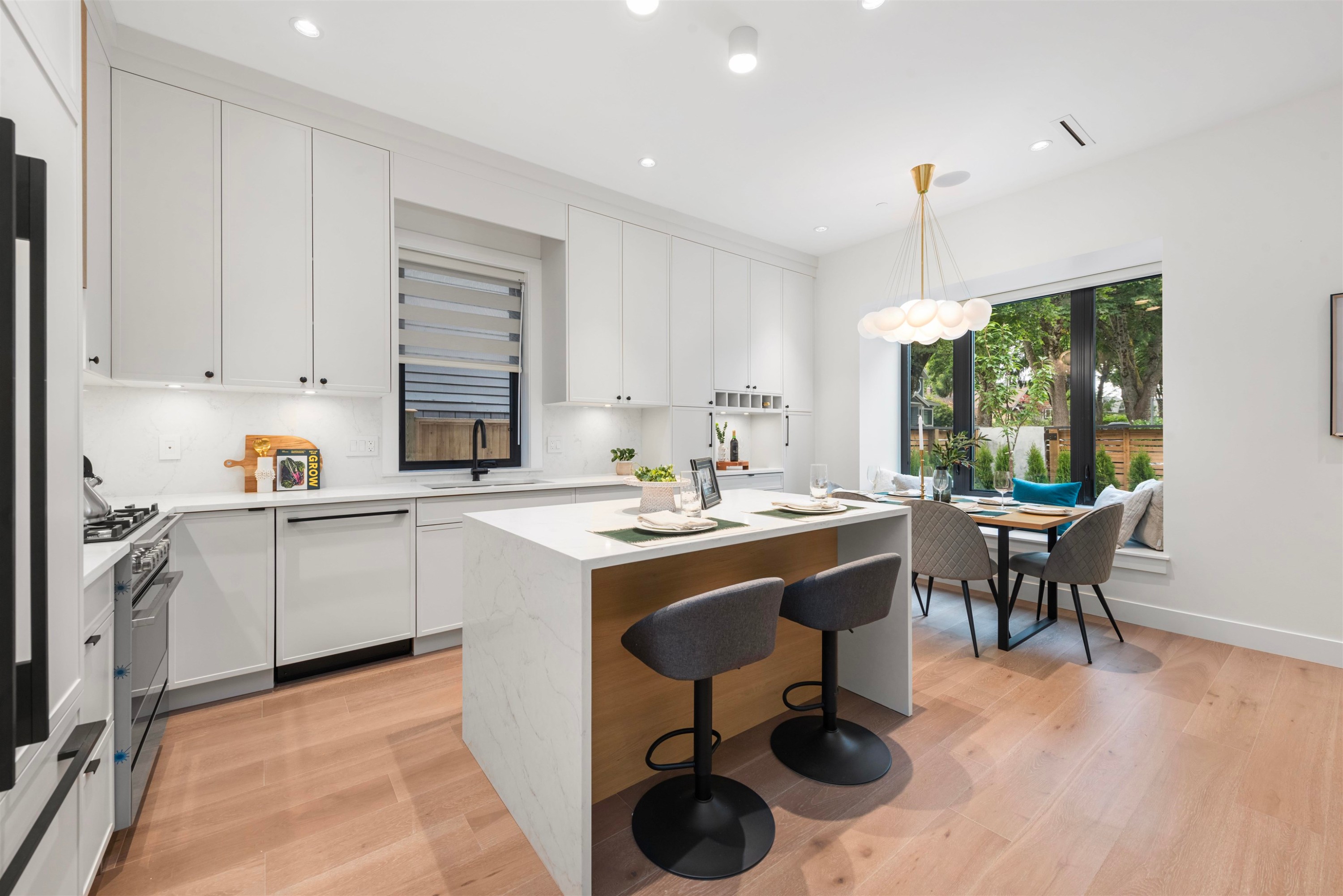 1-878 37 Avenue E, Vancouver, BC