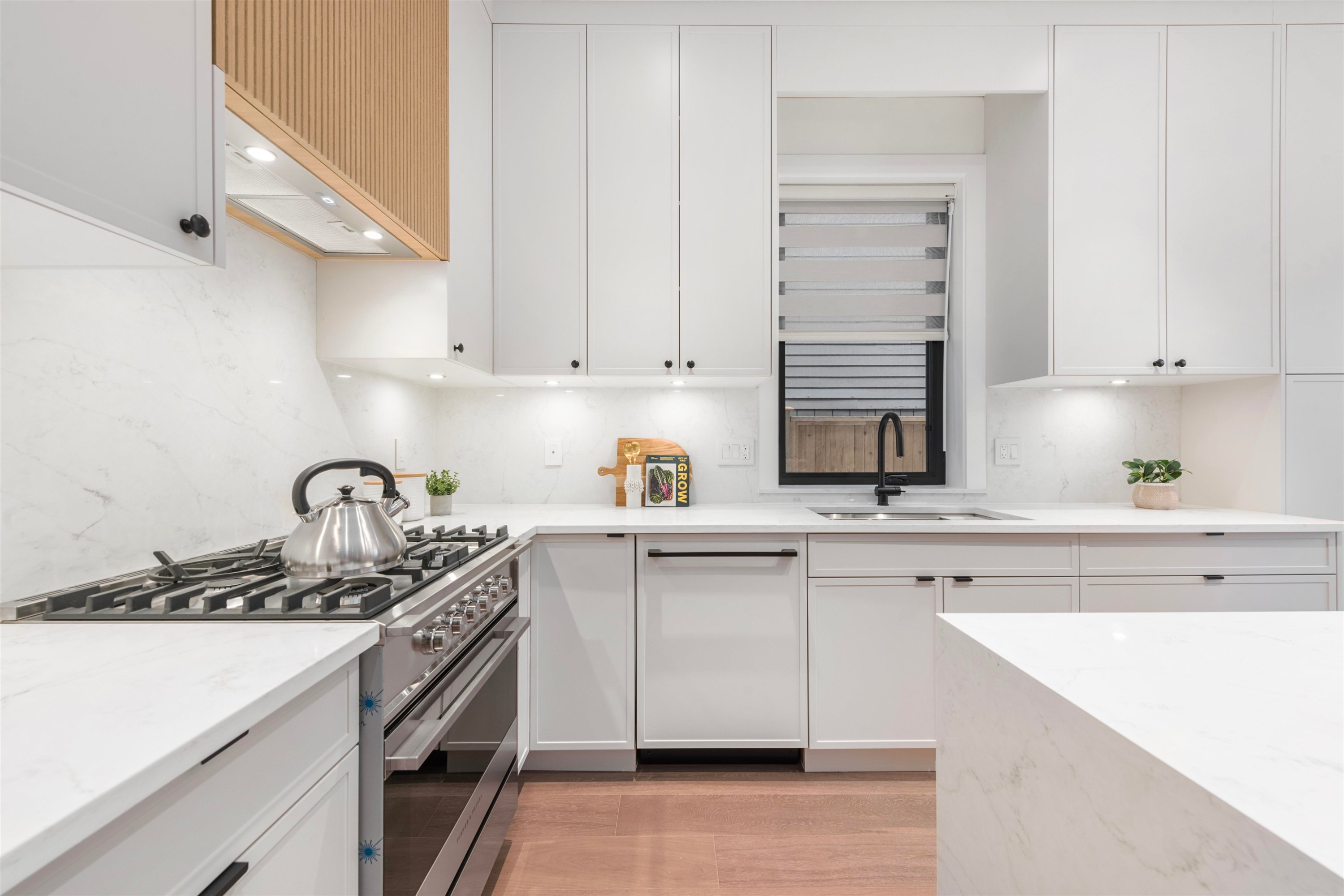 1-878 37 Avenue E, Vancouver, BC