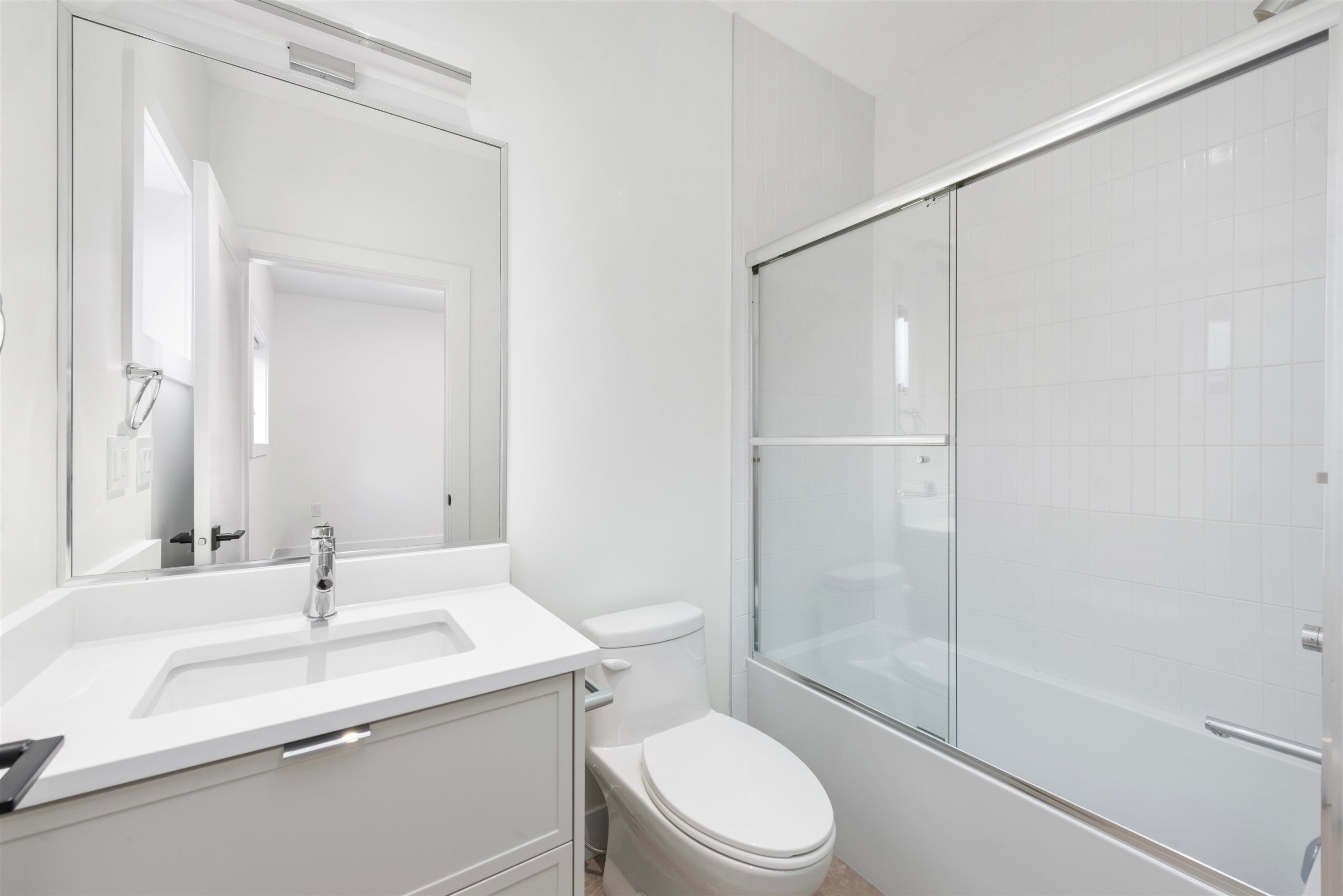 1-878 37 Avenue E, Vancouver, BC