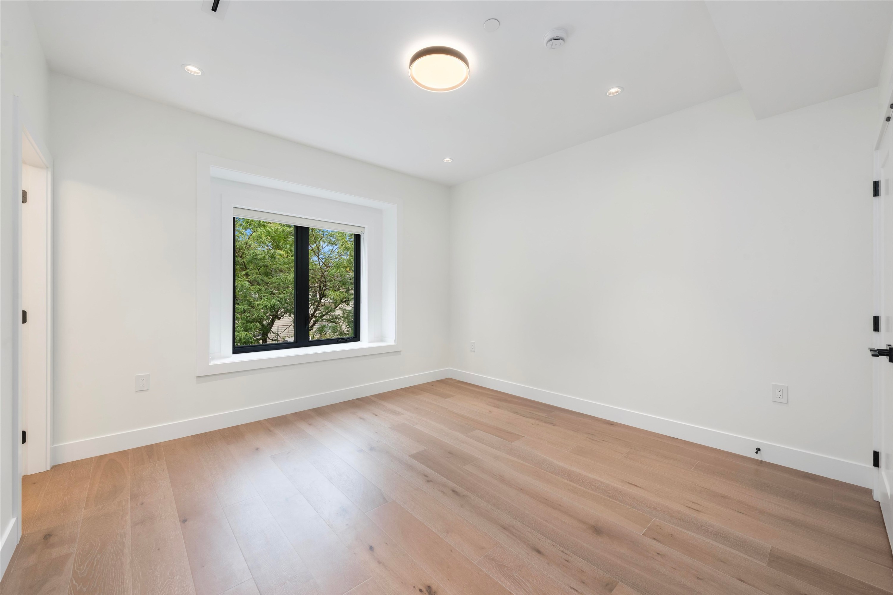 1-878 37 Avenue E, Vancouver, BC