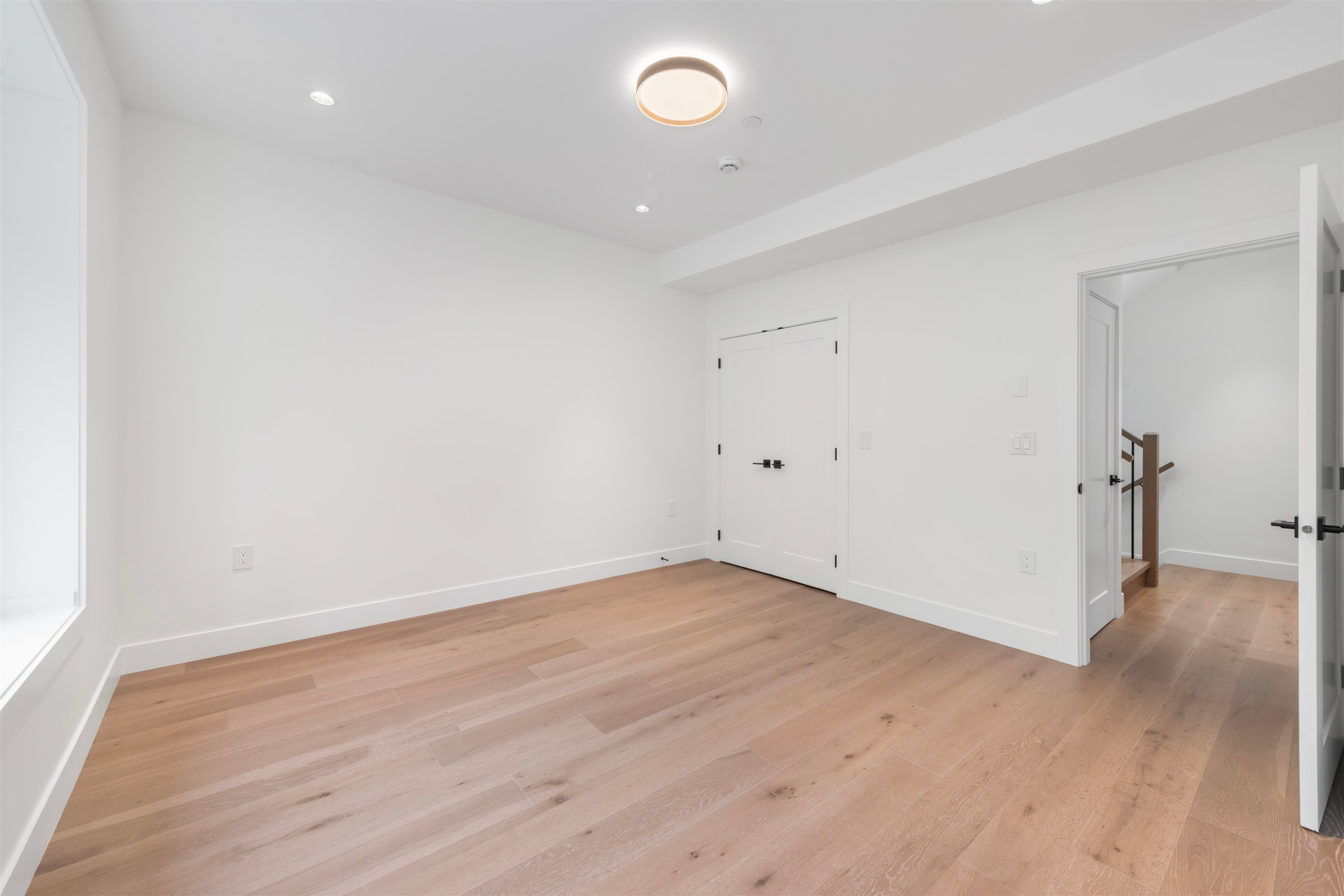 1-878 37 Avenue E, Vancouver, BC