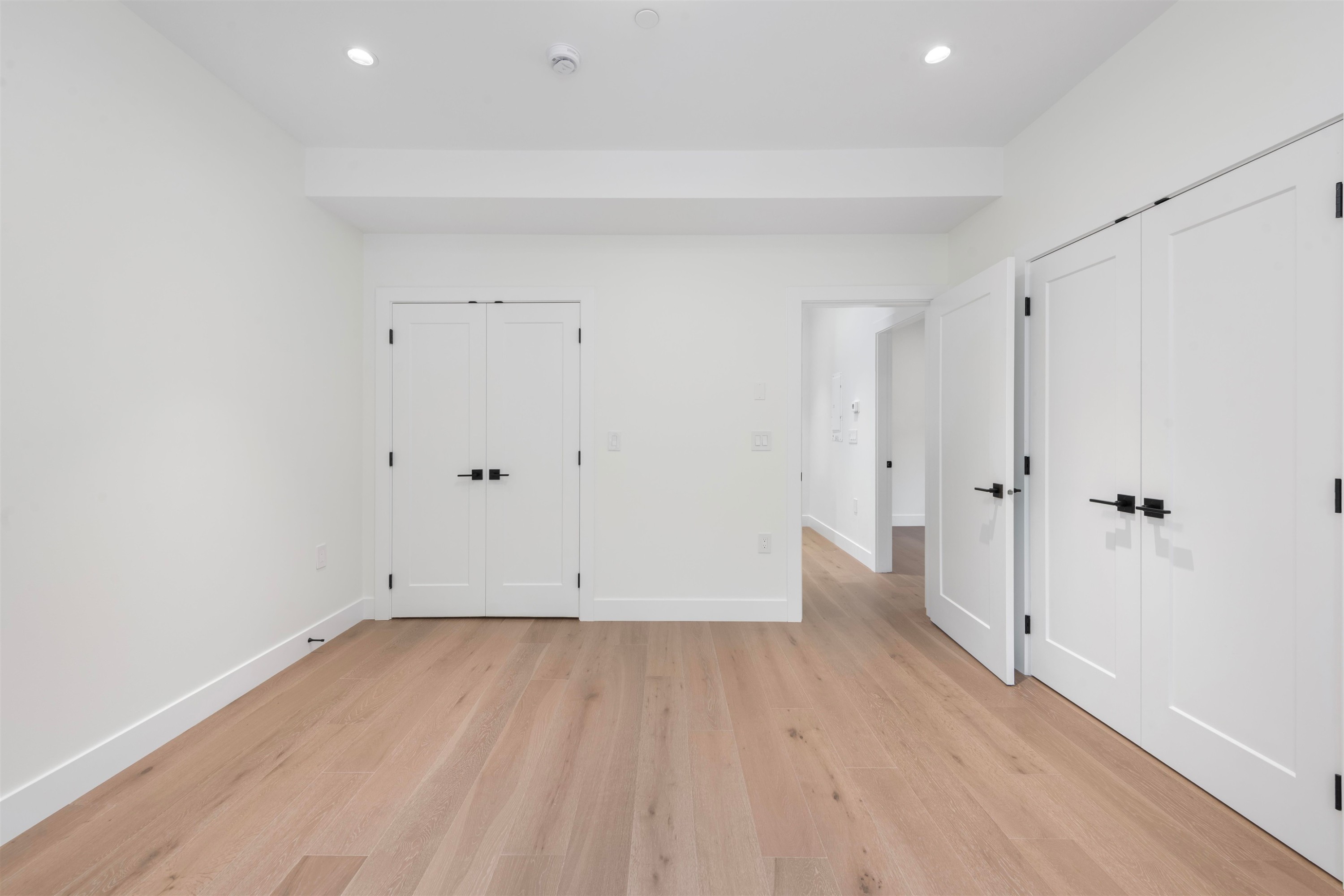 1-878 37 Avenue E, Vancouver, BC