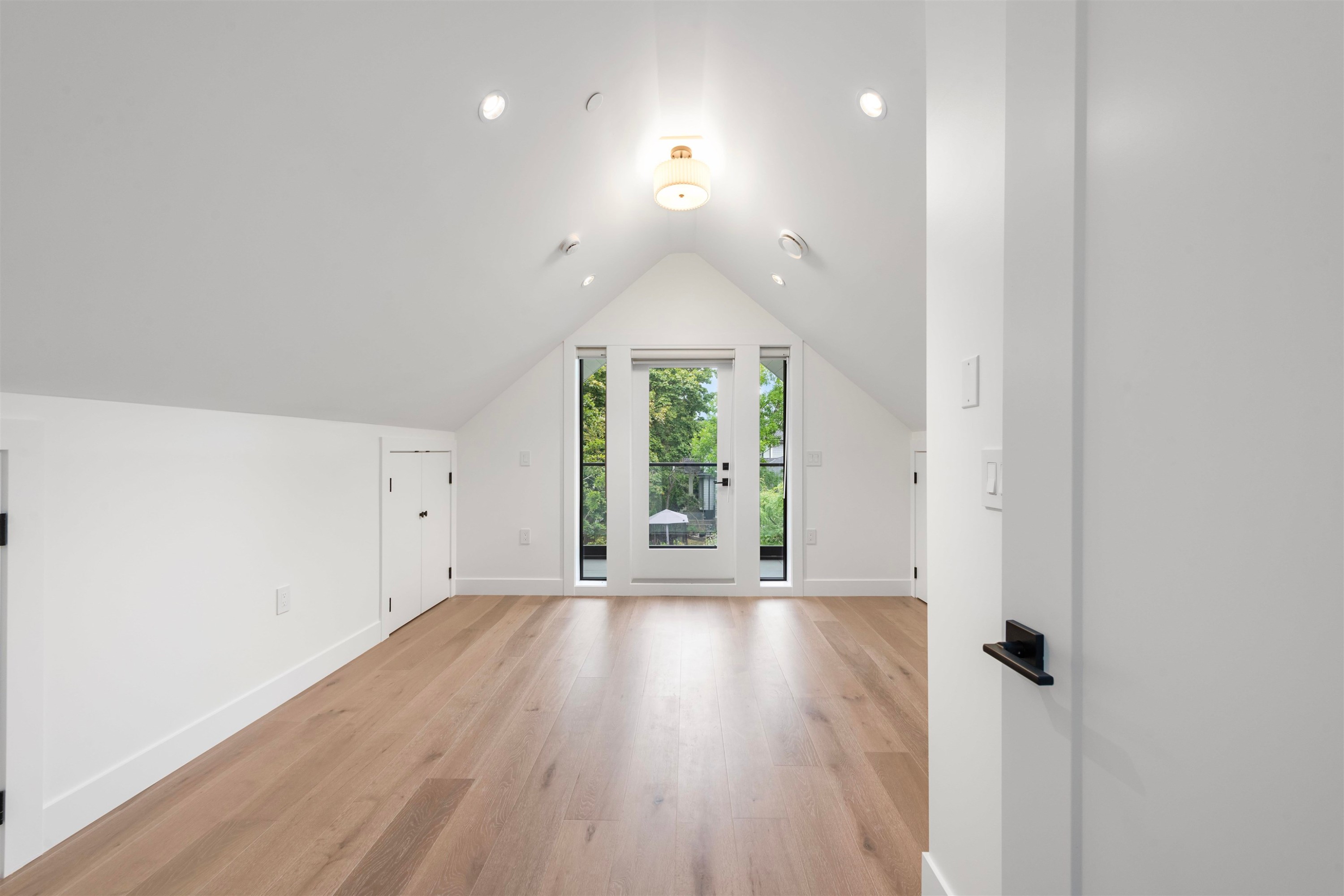 1-878 37 Avenue E, Vancouver, BC