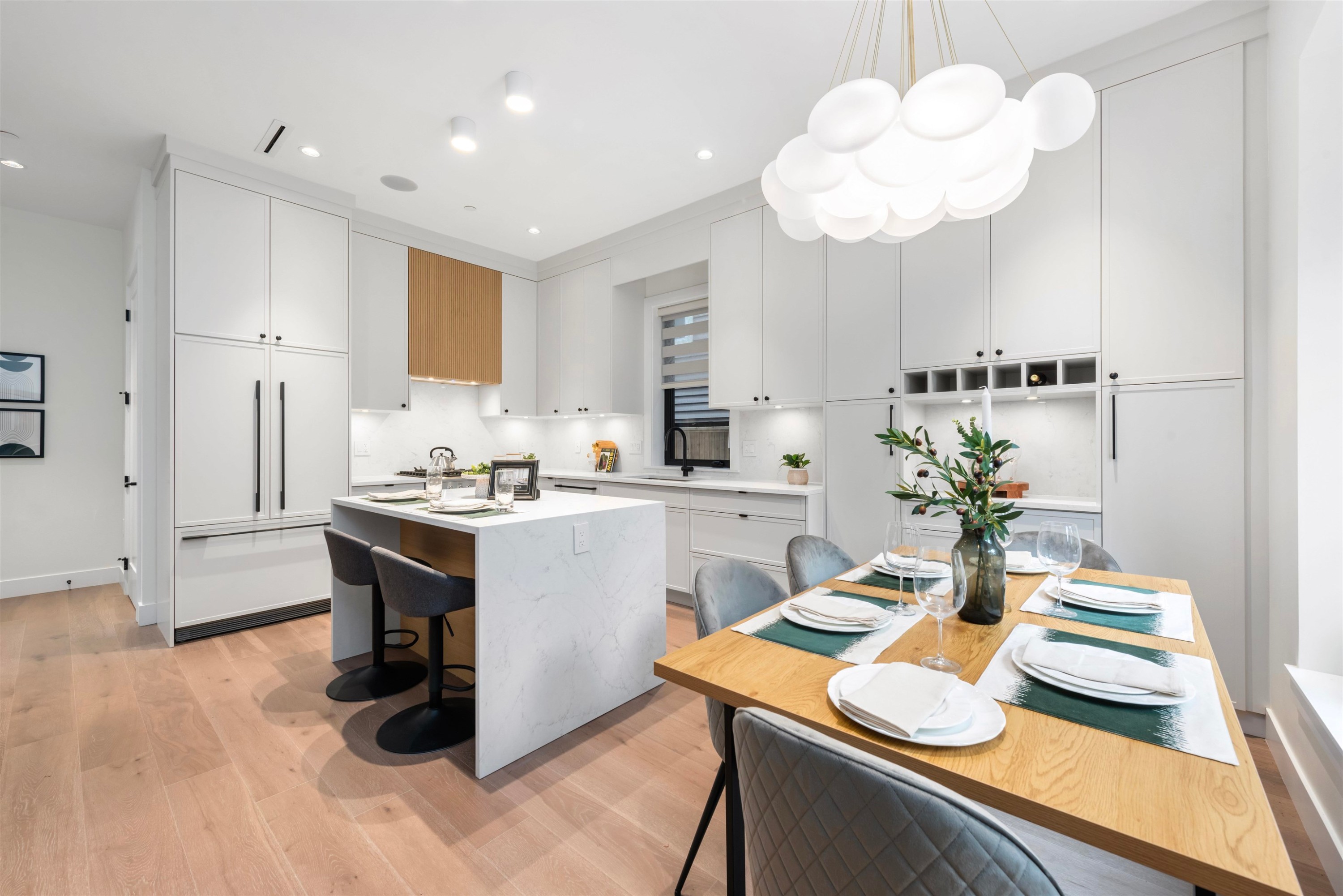 1-878 37 Avenue E, Vancouver, BC