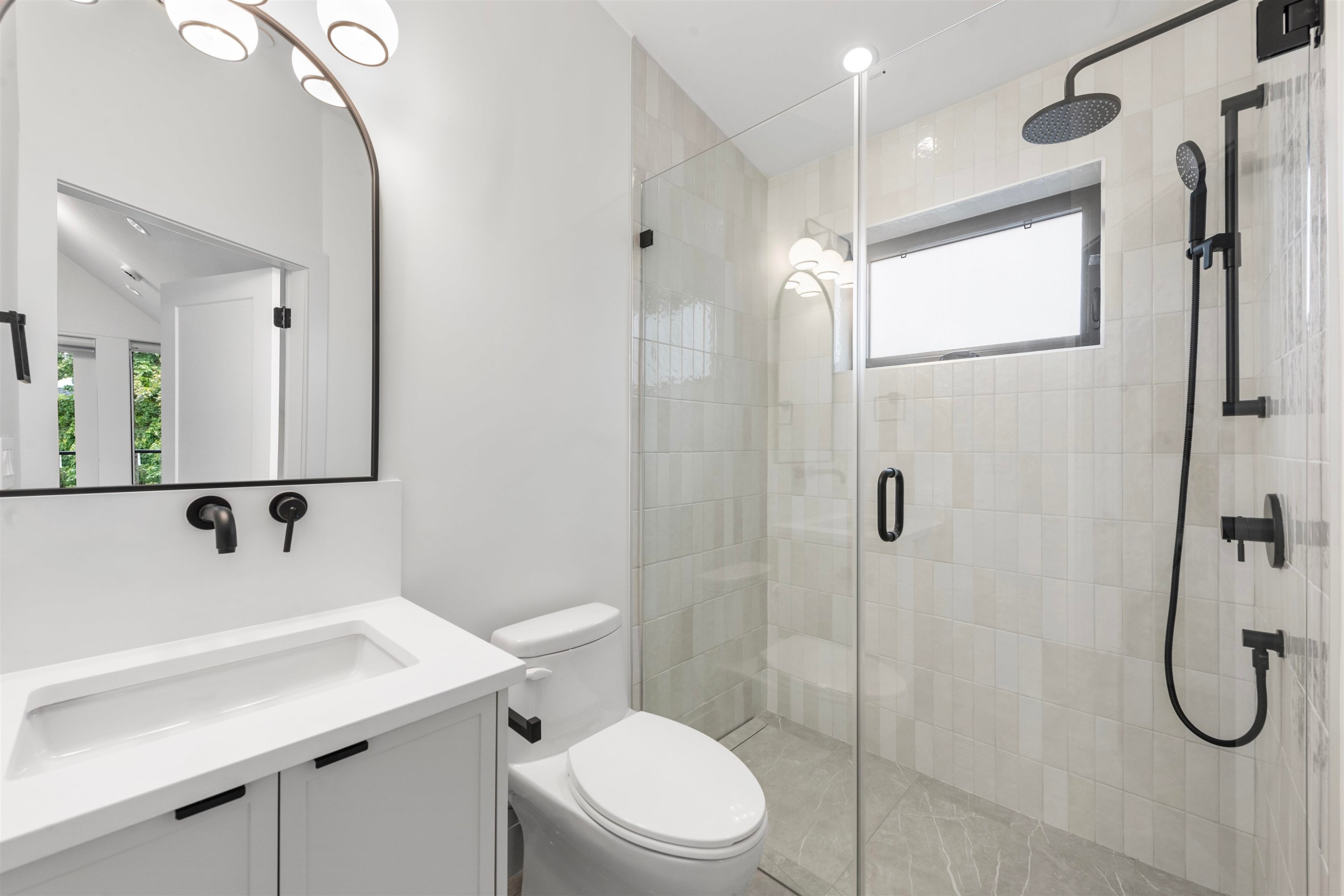 1-878 37 Avenue E, Vancouver, BC