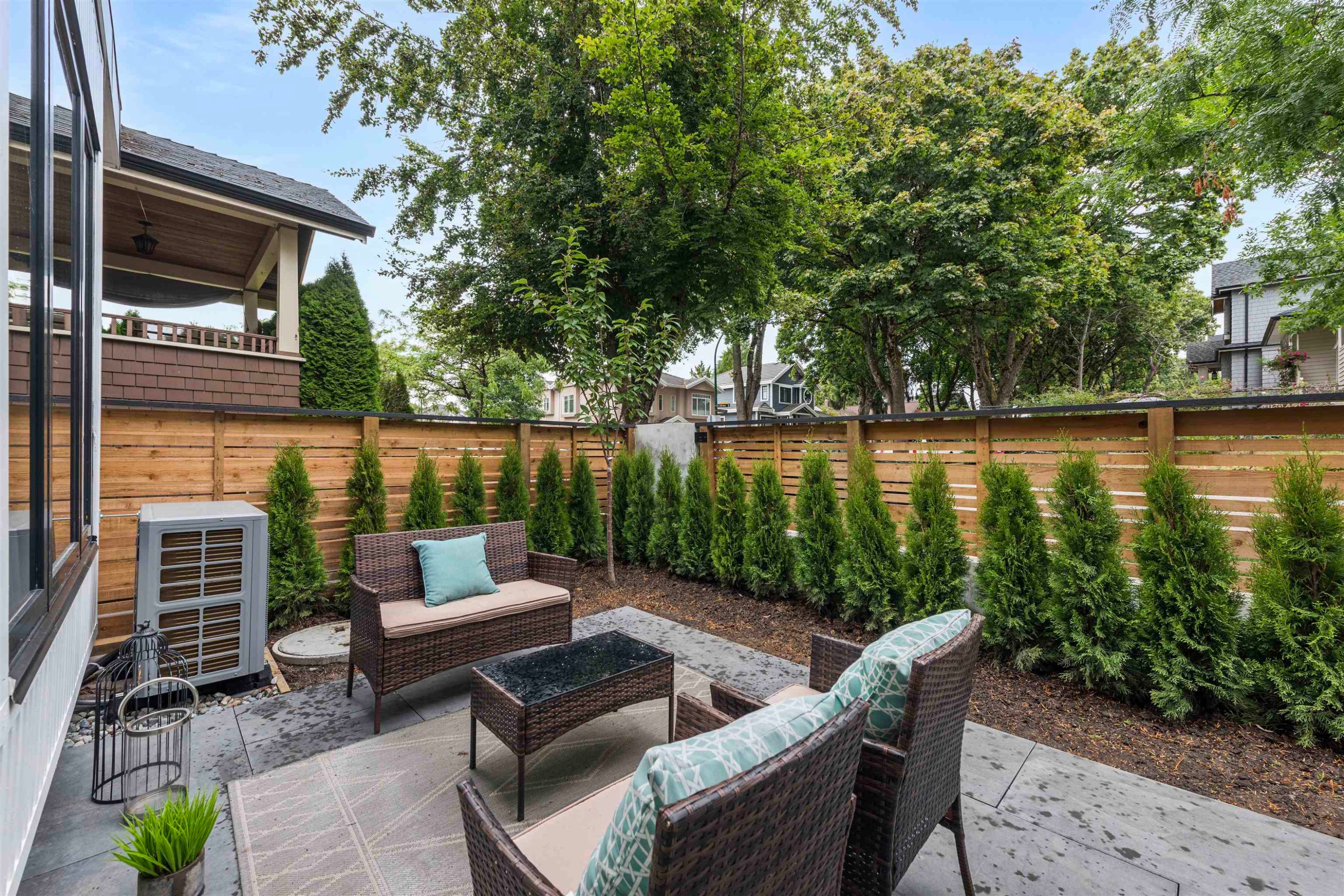 1-878 37 Avenue E, Vancouver, BC