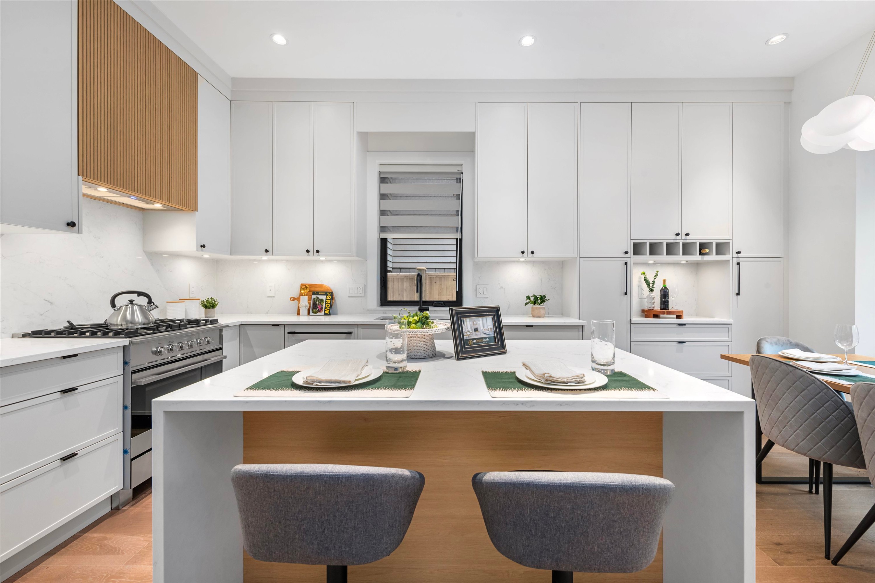 1-878 37 Avenue E, Vancouver, BC