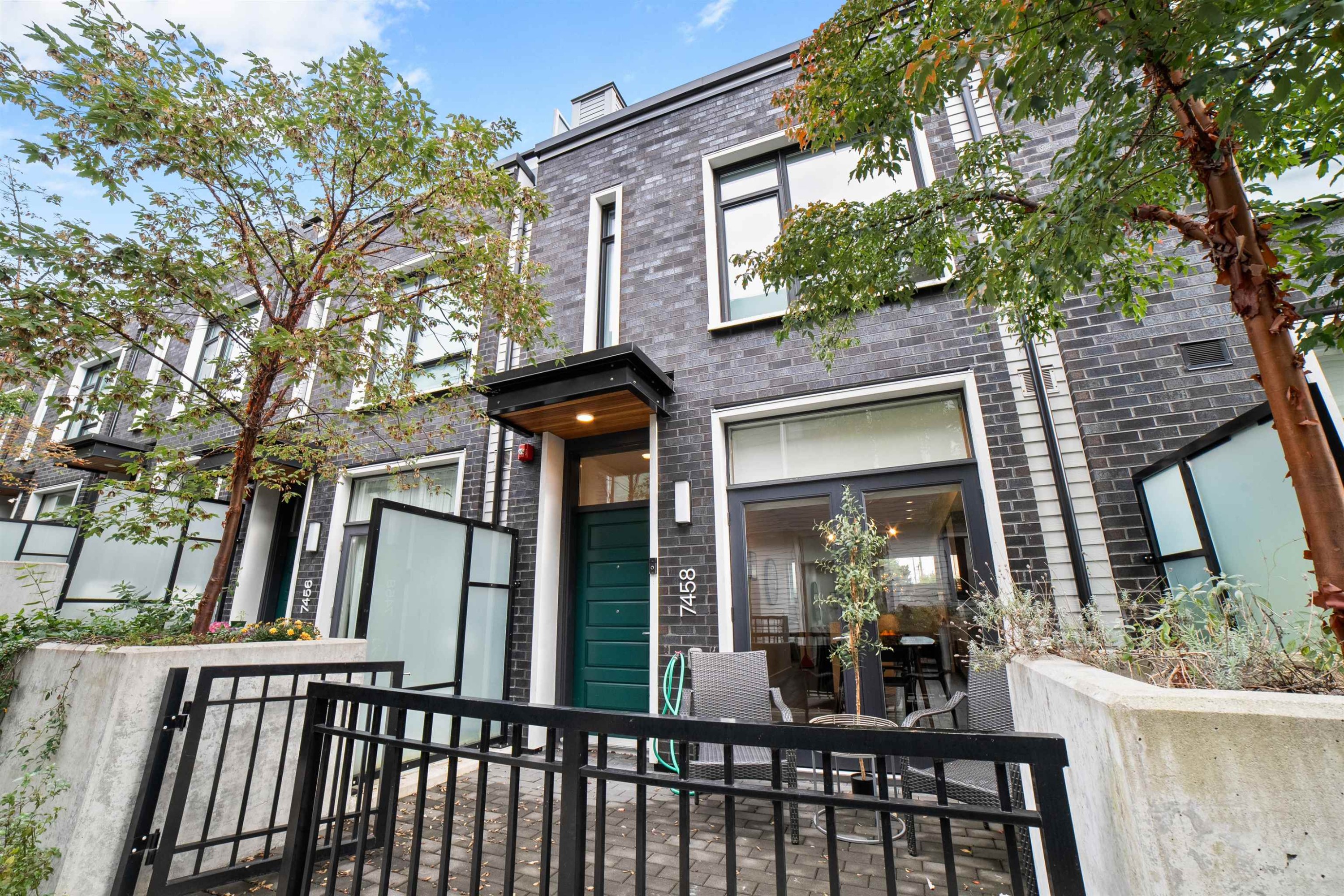 7458 Granville Street, Vancouver, BC