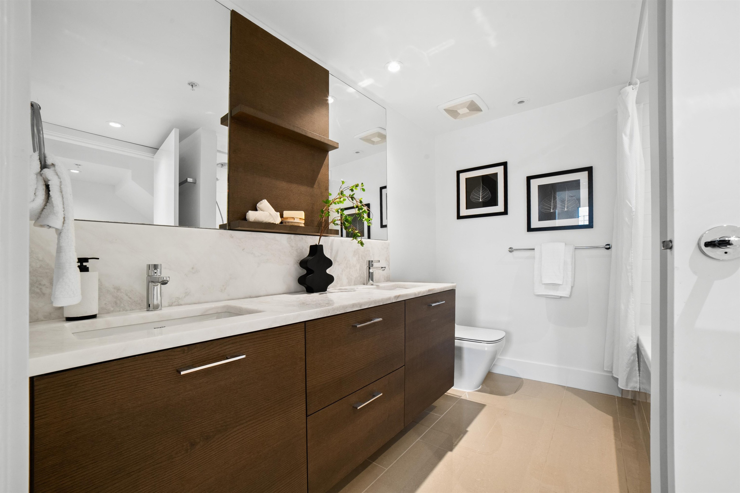 7458 Granville Street, Vancouver, BC