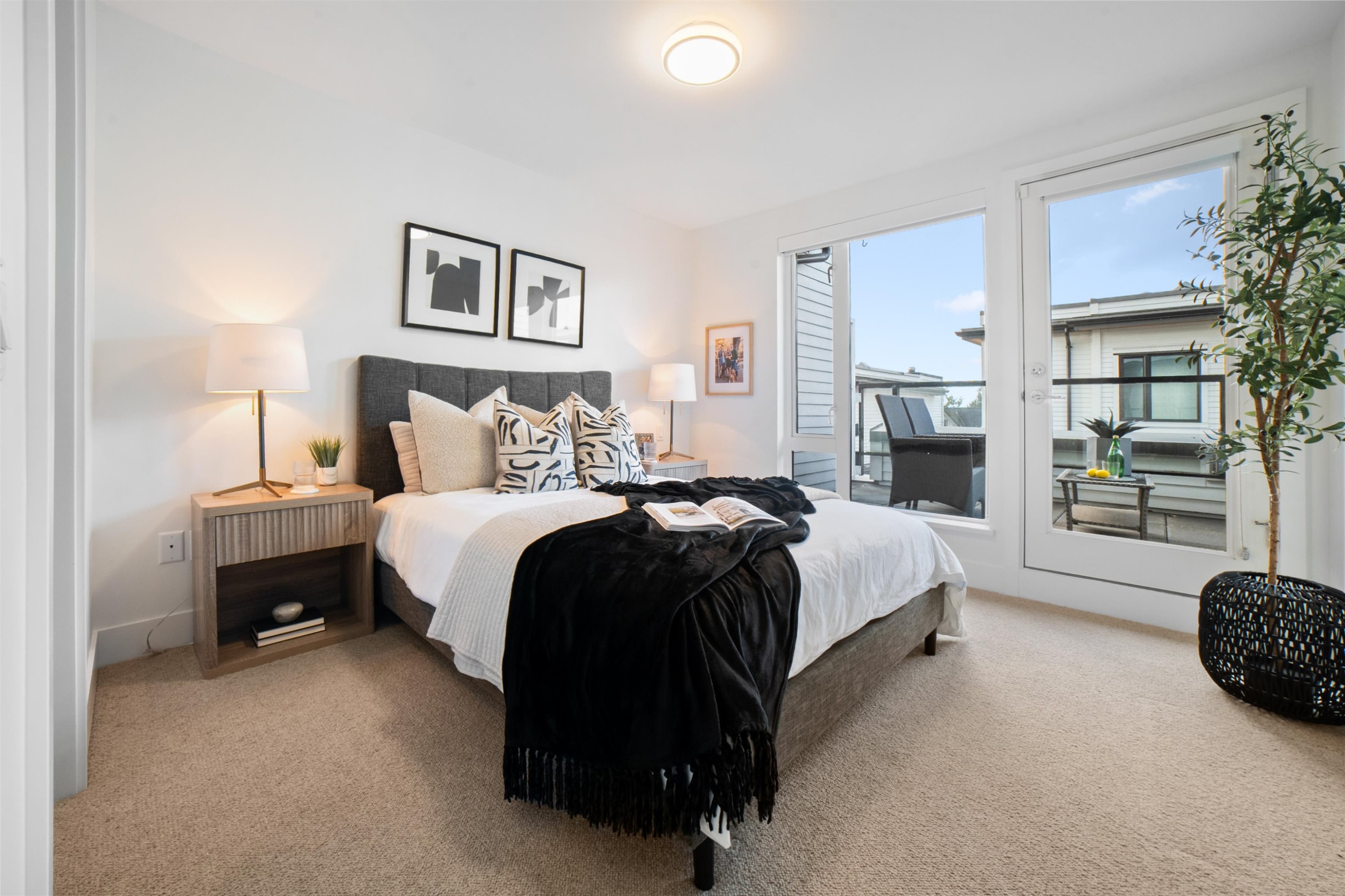 7458 Granville Street, Vancouver, BC